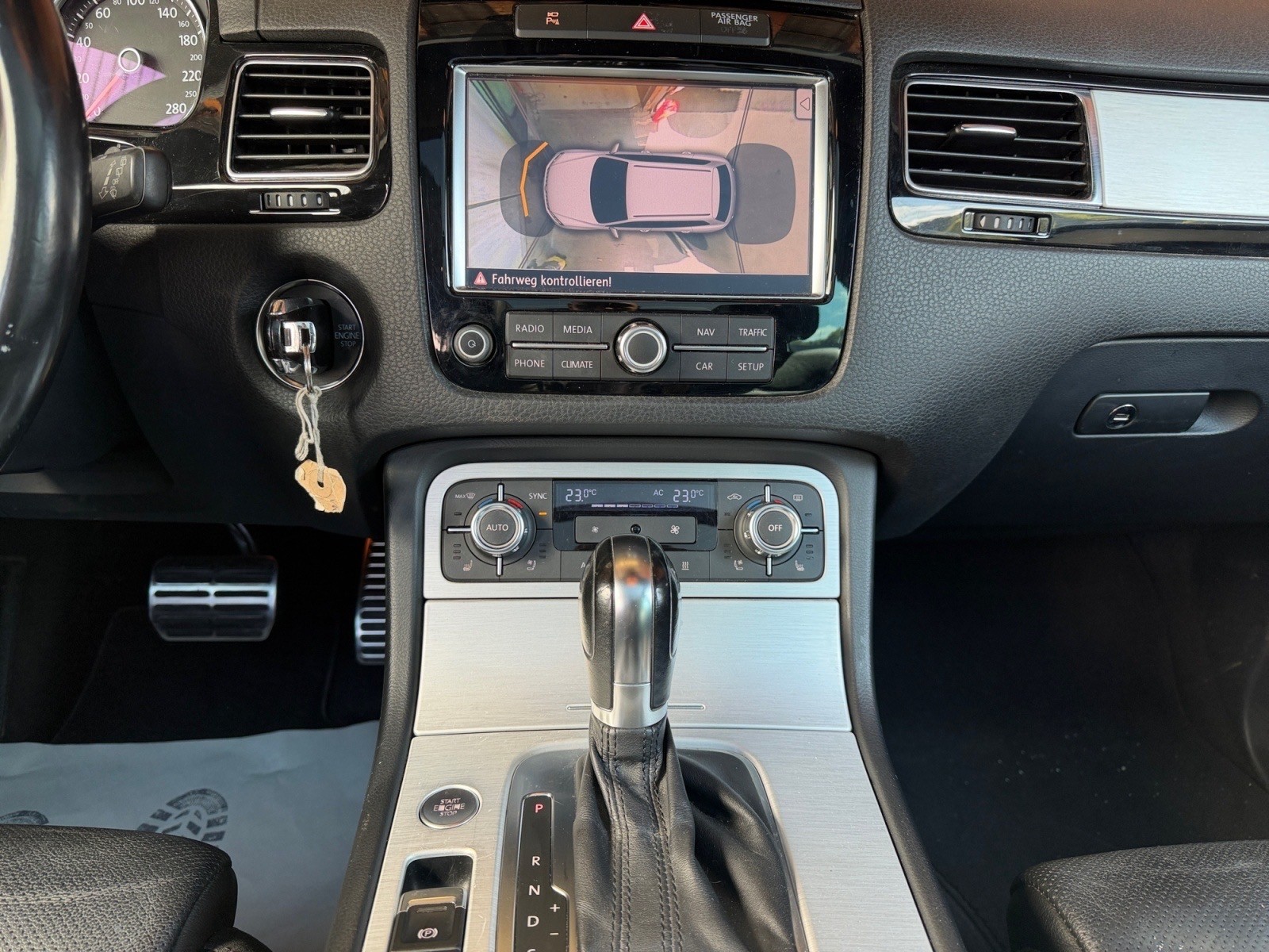 VW Touareg 4.2 TDI Tiptronic *AHK*PANO*STANDHEIZUNG*SITZLÜFTUNG*-image-9