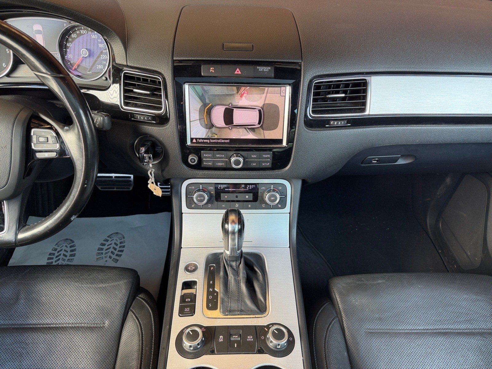 VW Touareg 4.2 TDI Tiptronic *AHK*PANO*STANDHEIZUNG*SITZLÜFTUNG*-image-8