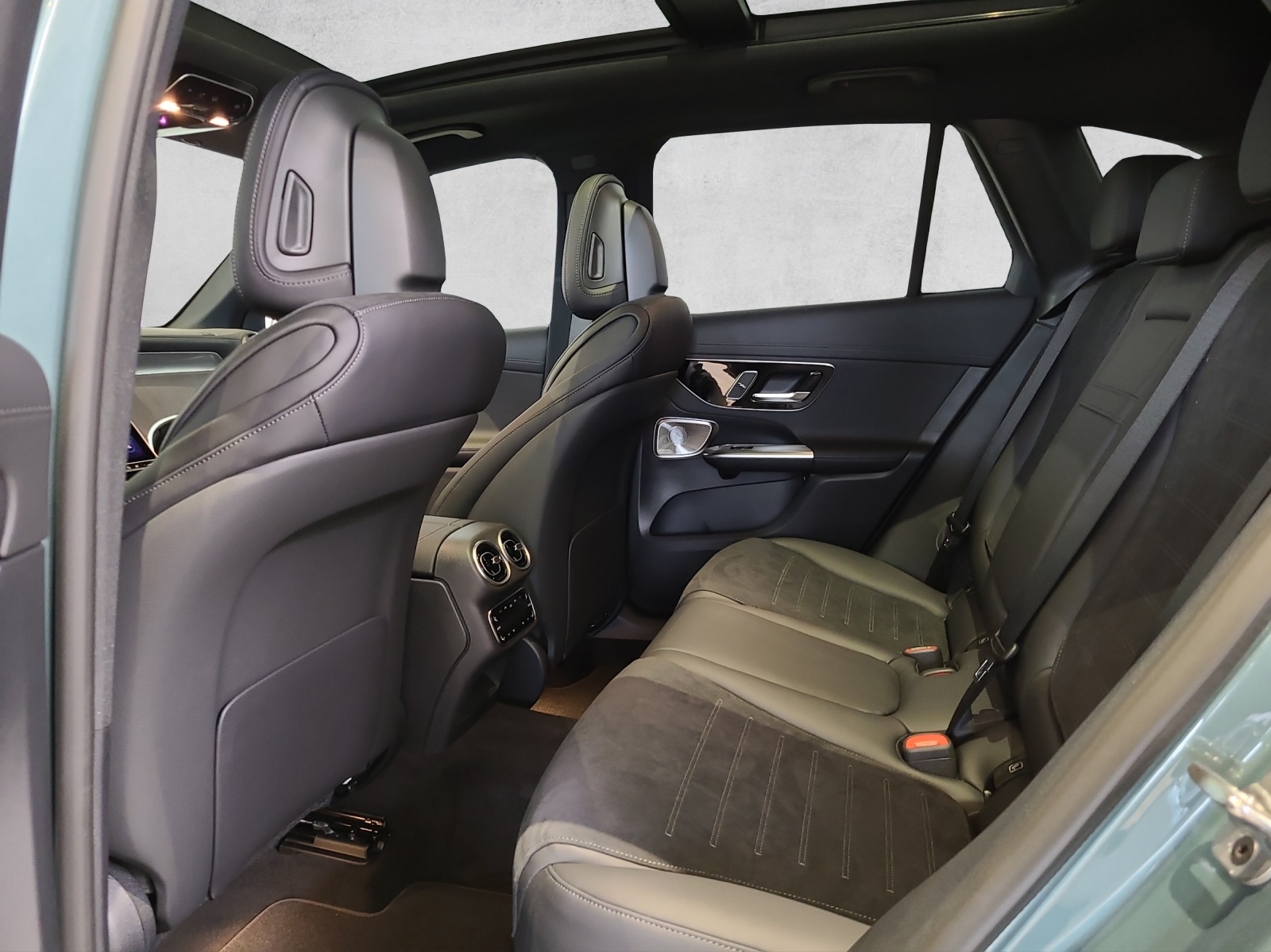 MERCEDES-BENZ GLC 220 d 4Matic 9G-Tronic-image-10