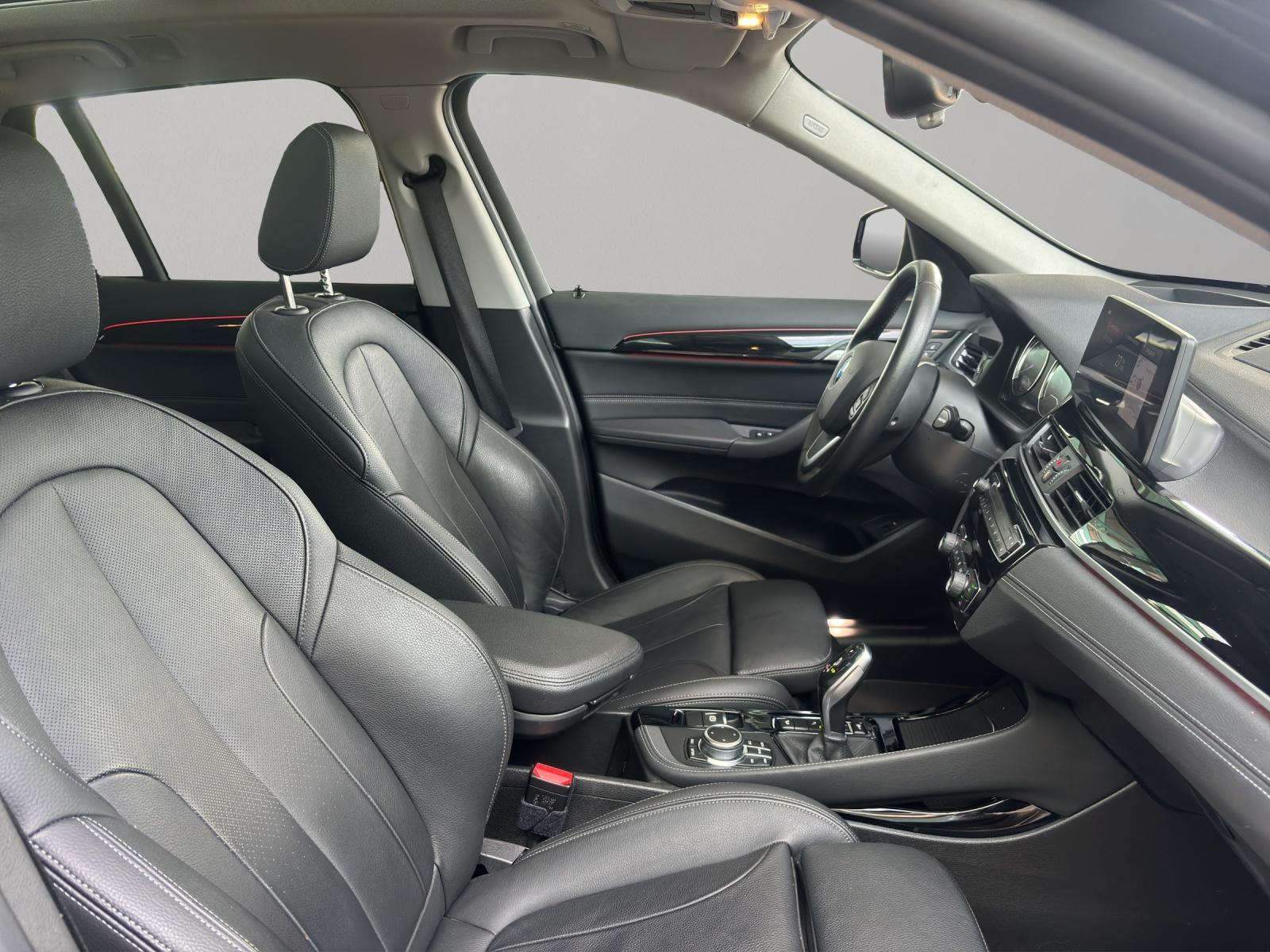 BMW X1 18d xDrive-image-10