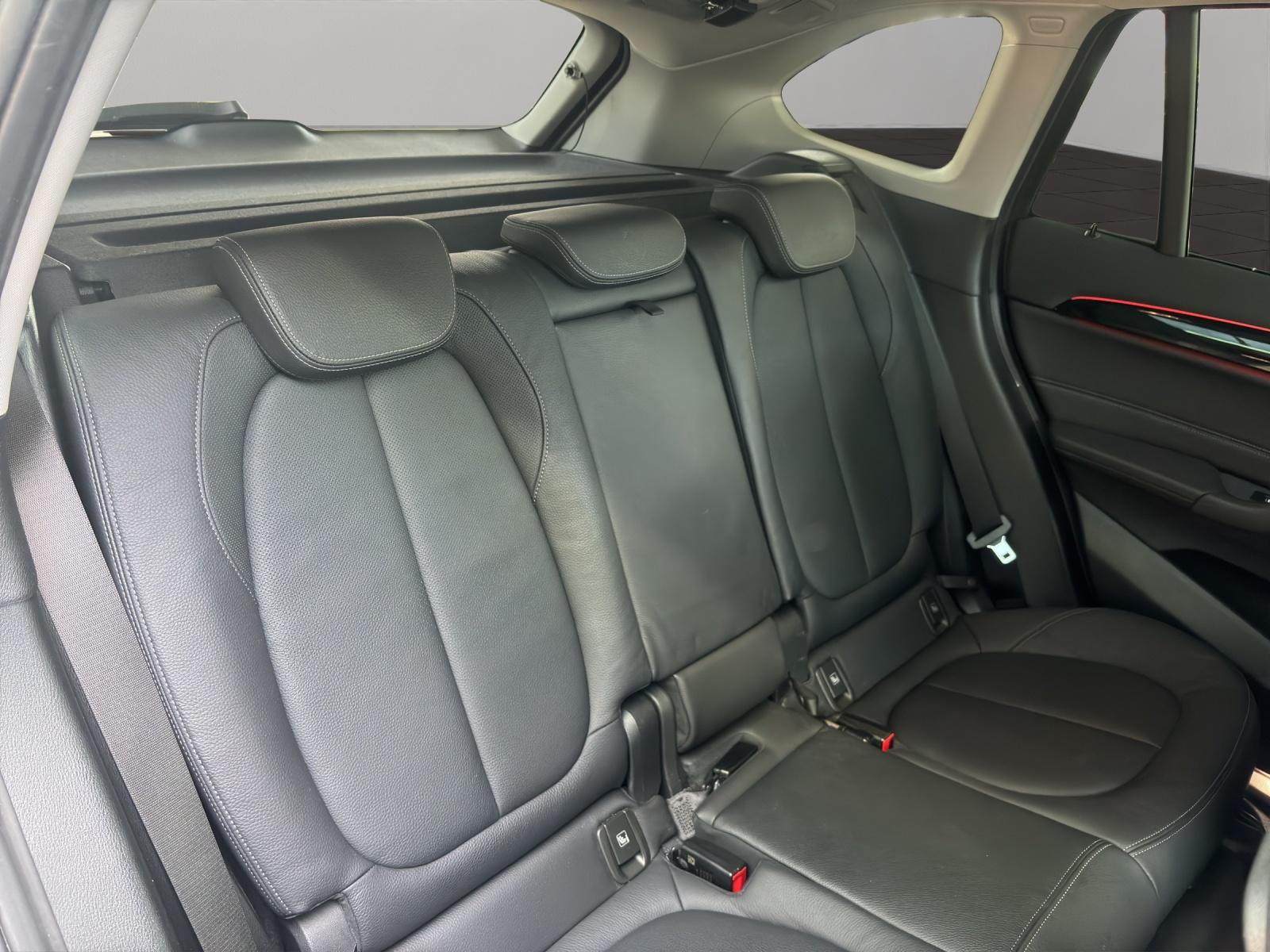 BMW X1 18d xDrive-image-11