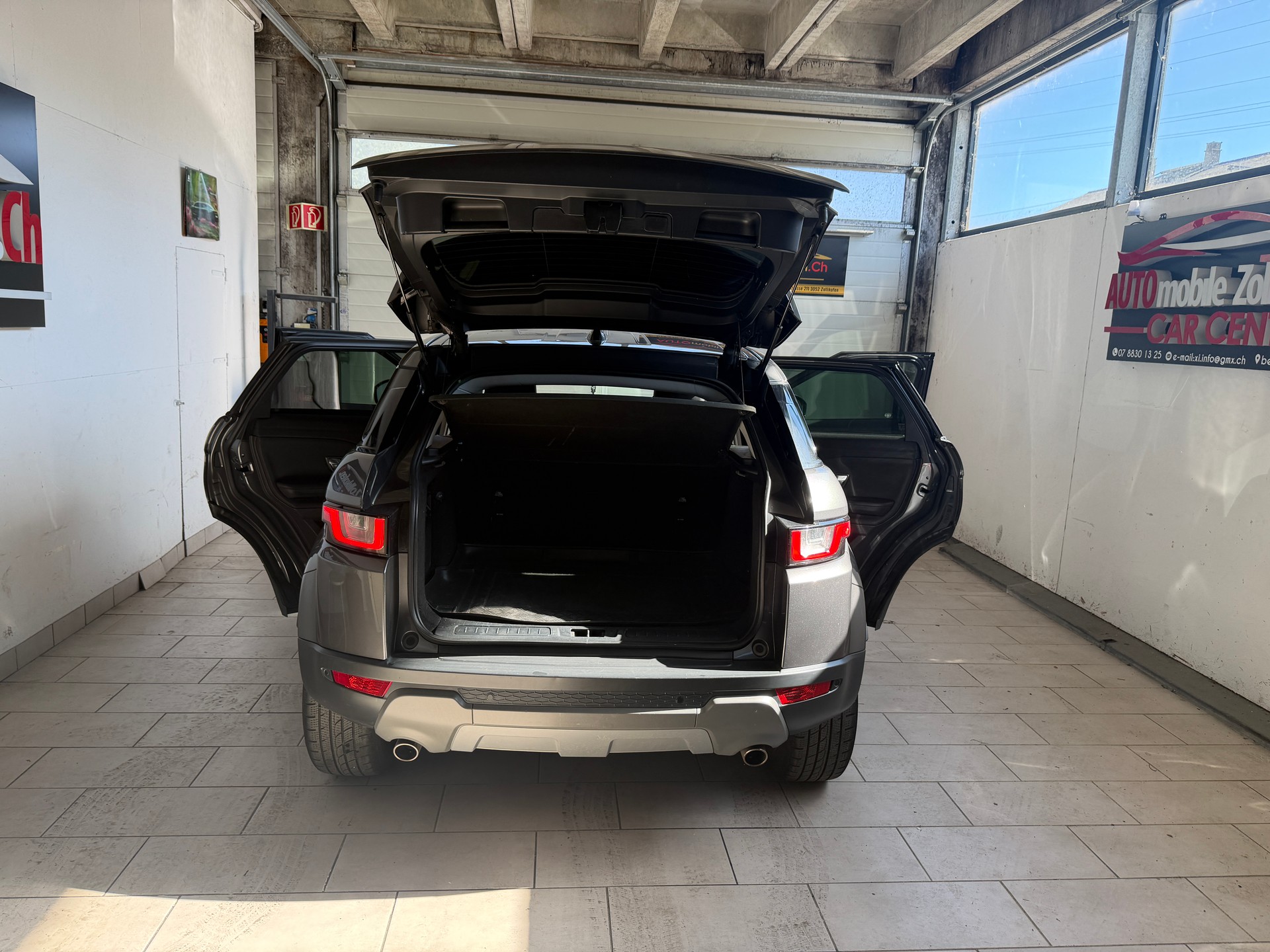 LAND ROVER Range Rover Evoque 2.0 TD4 SE Advantage AT9-image-9