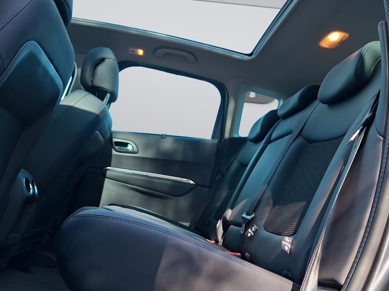PEUGEOT 3008 1.6 16V T Platinum-image-9