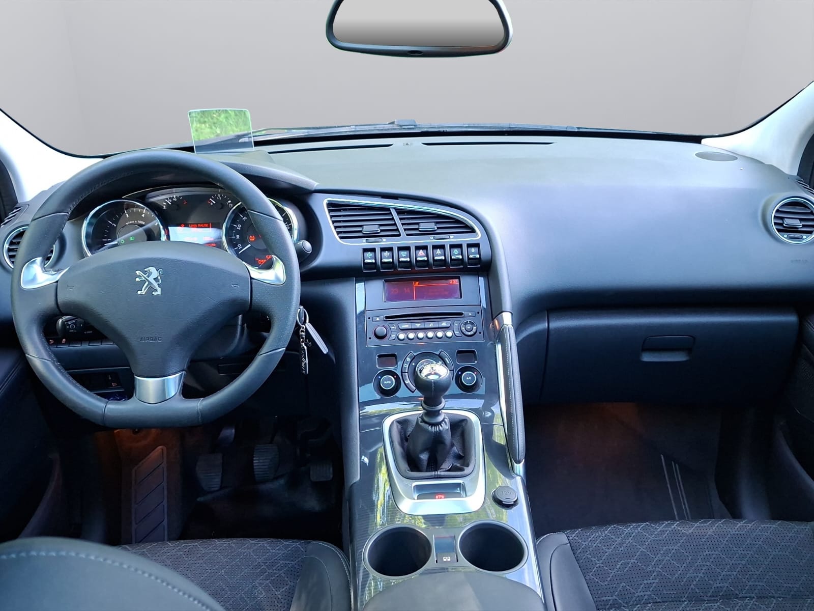 PEUGEOT 3008 1.6 16V T Platinum-image-11