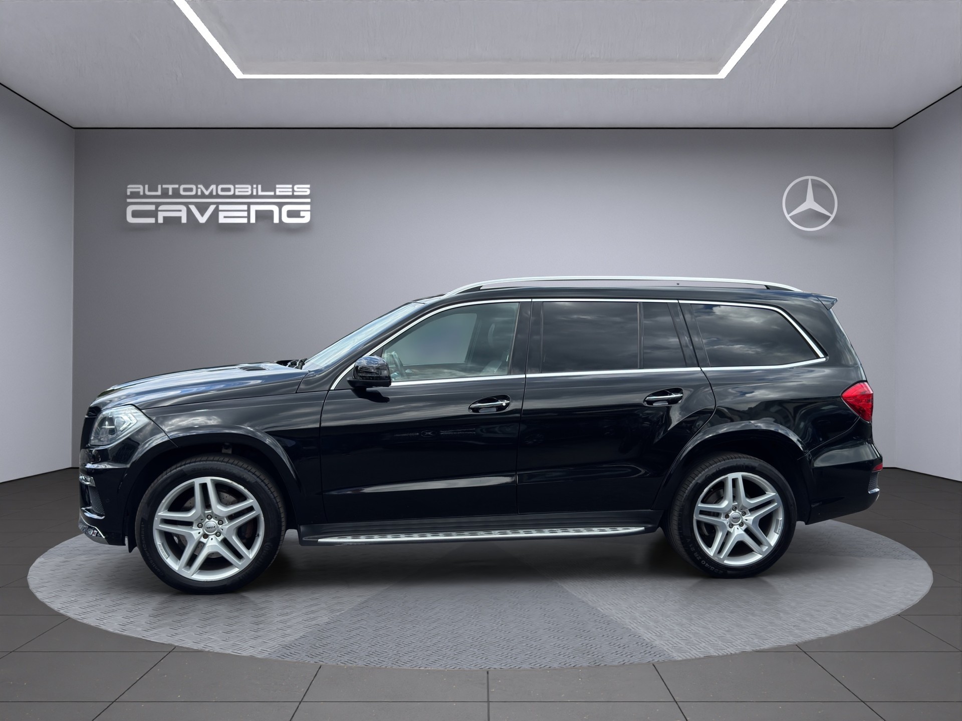 MERCEDES-BENZ GL 350 BlueTEC 4Matic 7G-TRONIC-showroom-element-1