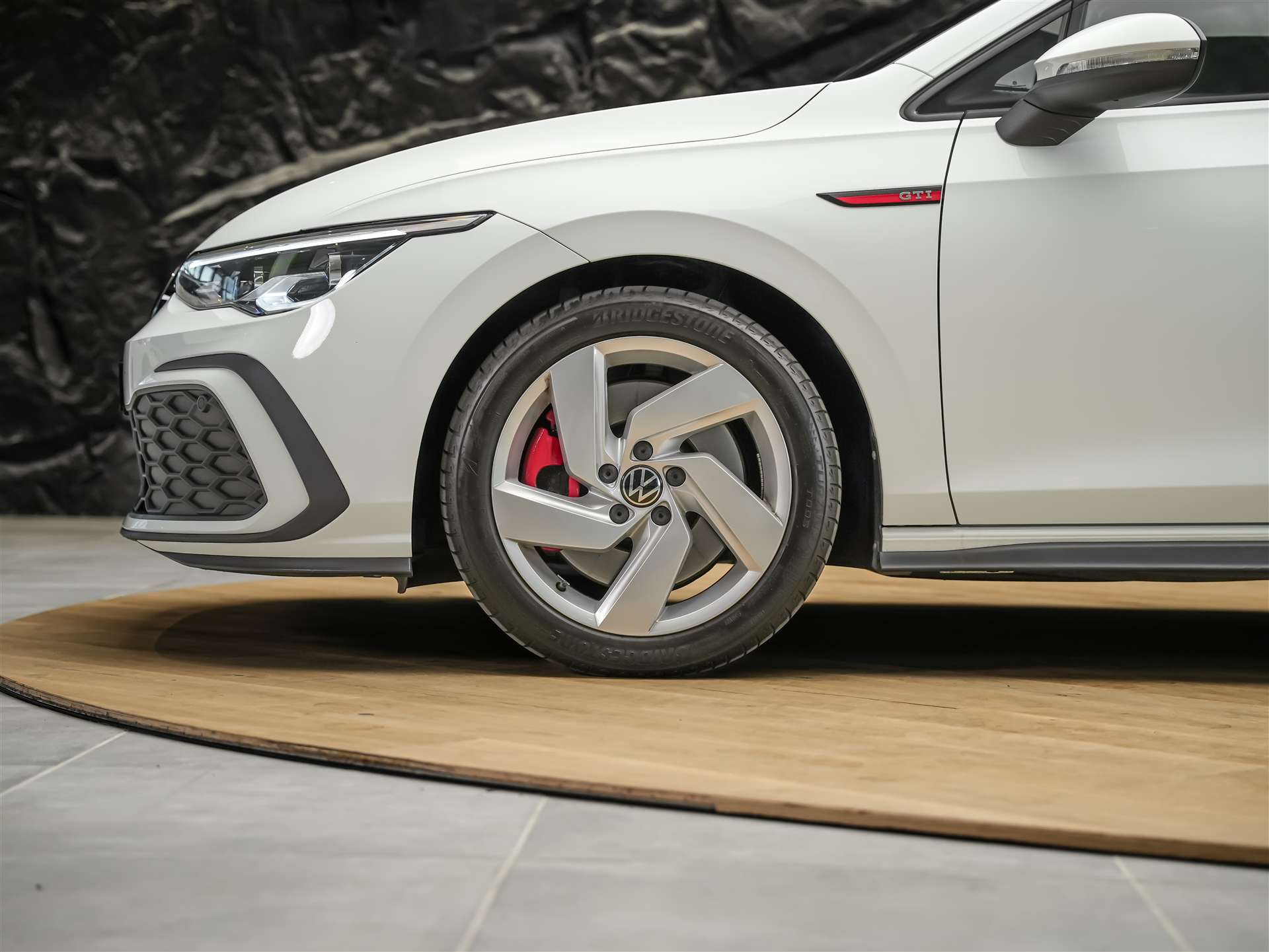 VW Golf VIII 2.0 TSI GTI DSG *Lenkrad Heizung*Sitzheizung*Rückfahrkamera*-image-17
