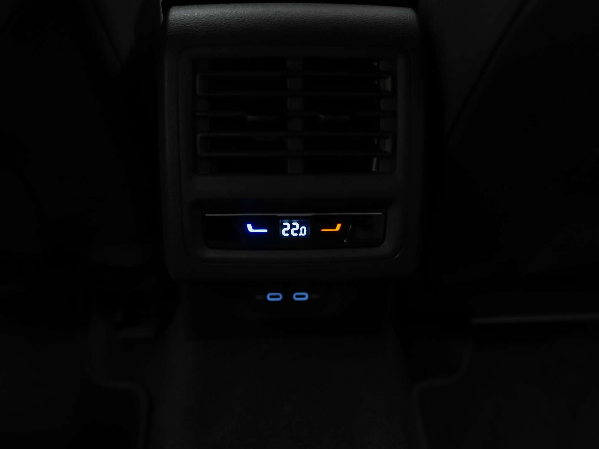 VW Golf VIII 2.0 TSI GTI DSG *Lenkrad Heizung*Sitzheizung*Rückfahrkamera*-image-14