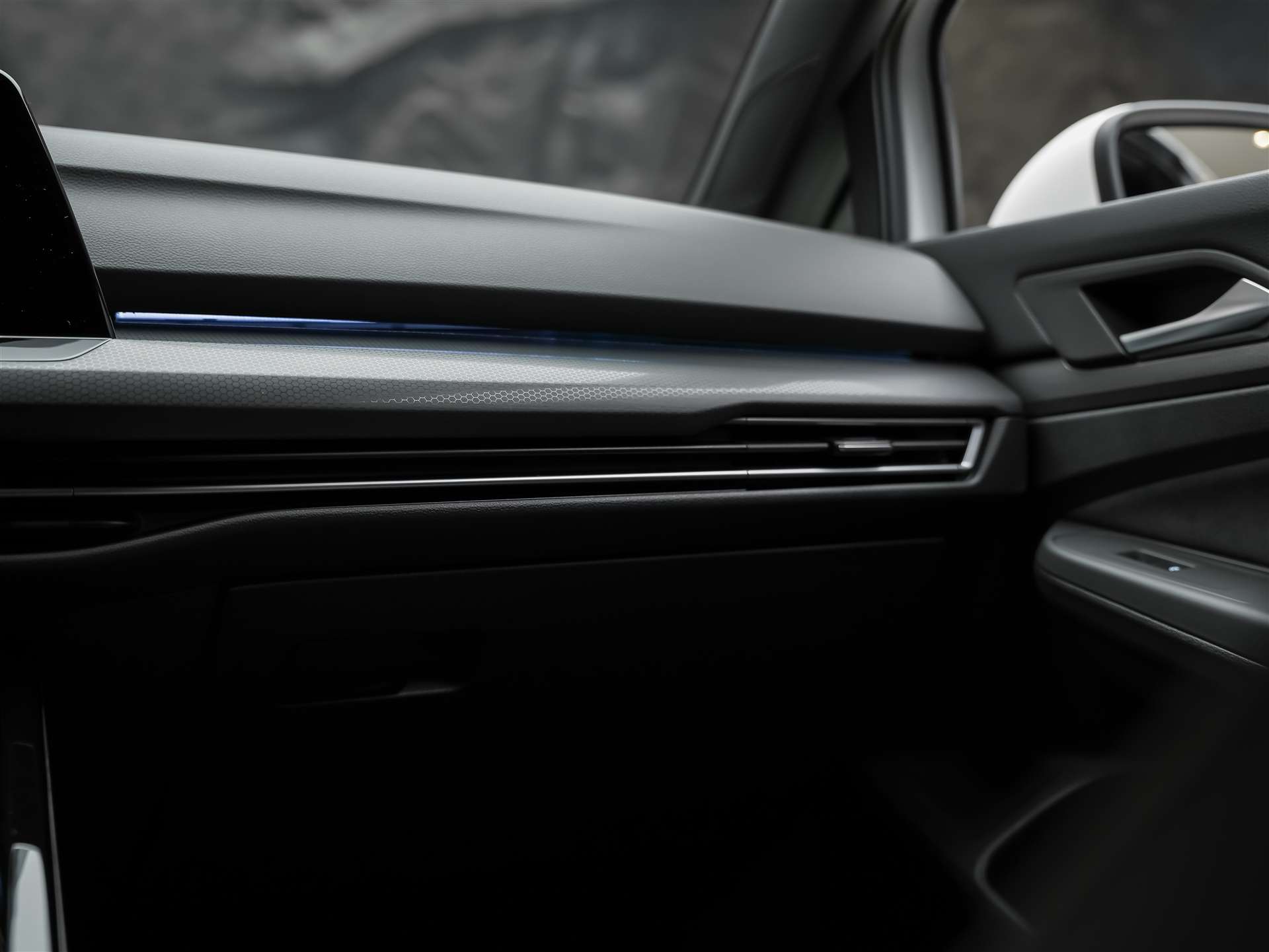 VW Golf VIII 2.0 TSI GTI DSG *Lenkrad Heizung*Sitzheizung*Rückfahrkamera*-image-22