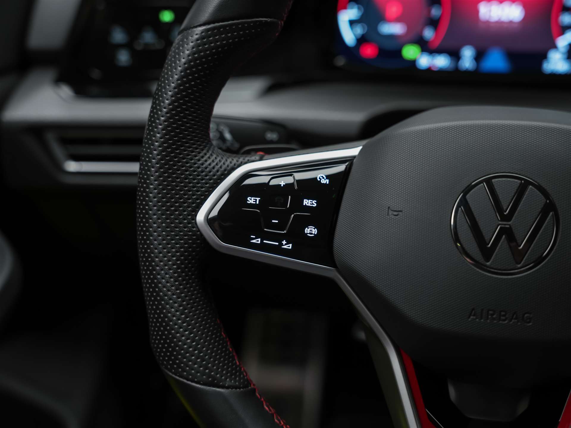 VW Golf VIII 2.0 TSI GTI DSG *Lenkrad Heizung*Sitzheizung*Rückfahrkamera*-image-26