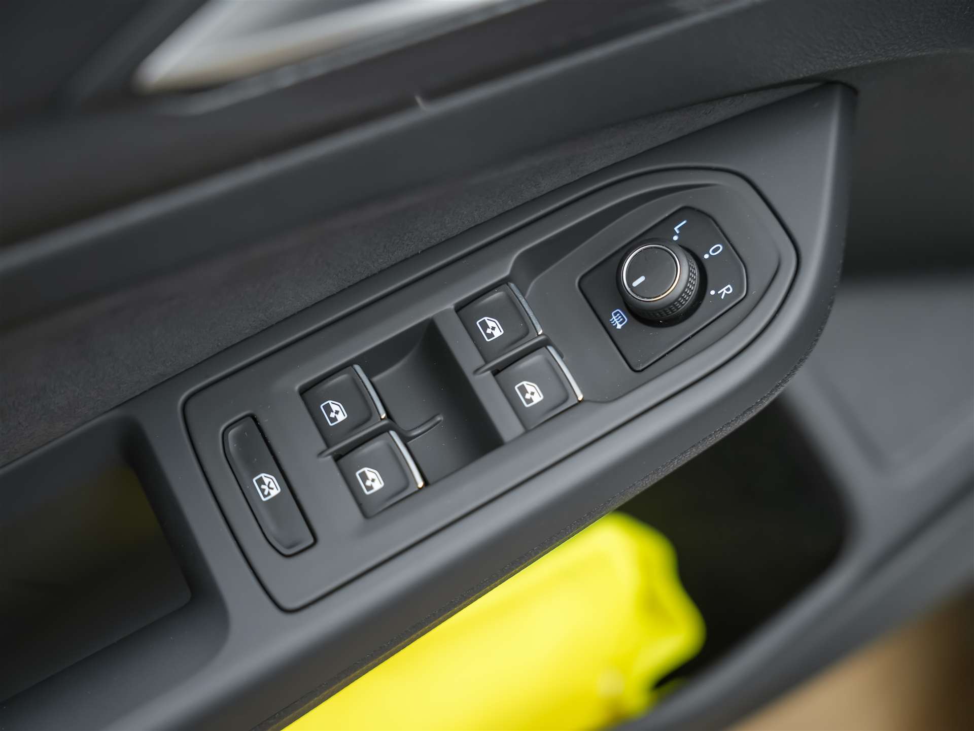 VW Golf VIII 2.0 TSI GTI DSG *Lenkrad Heizung*Sitzheizung*Rückfahrkamera*-image-25