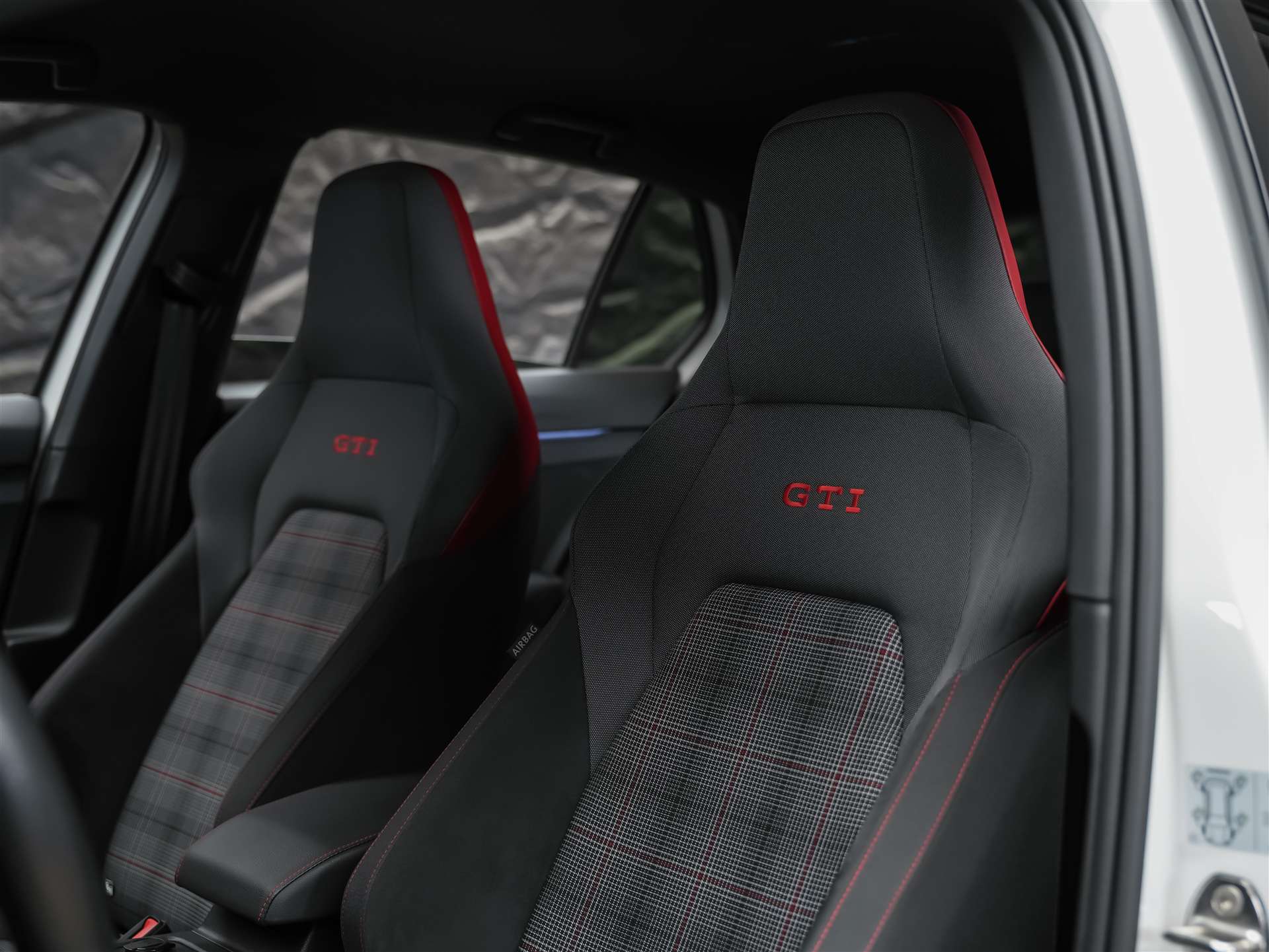 VW Golf VIII 2.0 TSI GTI DSG *Lenkrad Heizung*Sitzheizung*Rückfahrkamera*-image-10