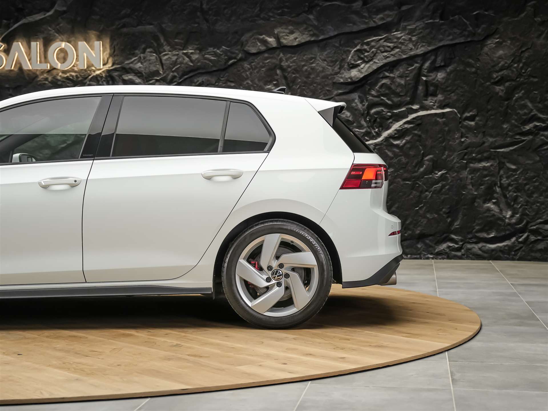 VW Golf VIII 2.0 TSI GTI DSG *Lenkrad Heizung*Sitzheizung*Rückfahrkamera*-image-18