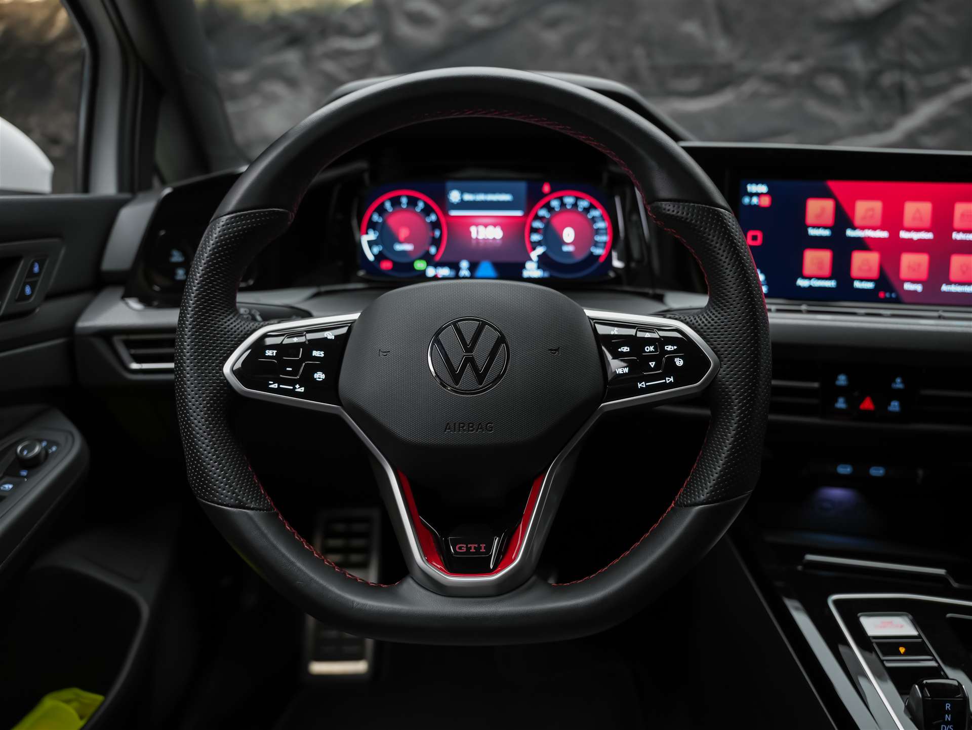 VW Golf VIII 2.0 TSI GTI DSG *Lenkrad Heizung*Sitzheizung*Rückfahrkamera*-image-20