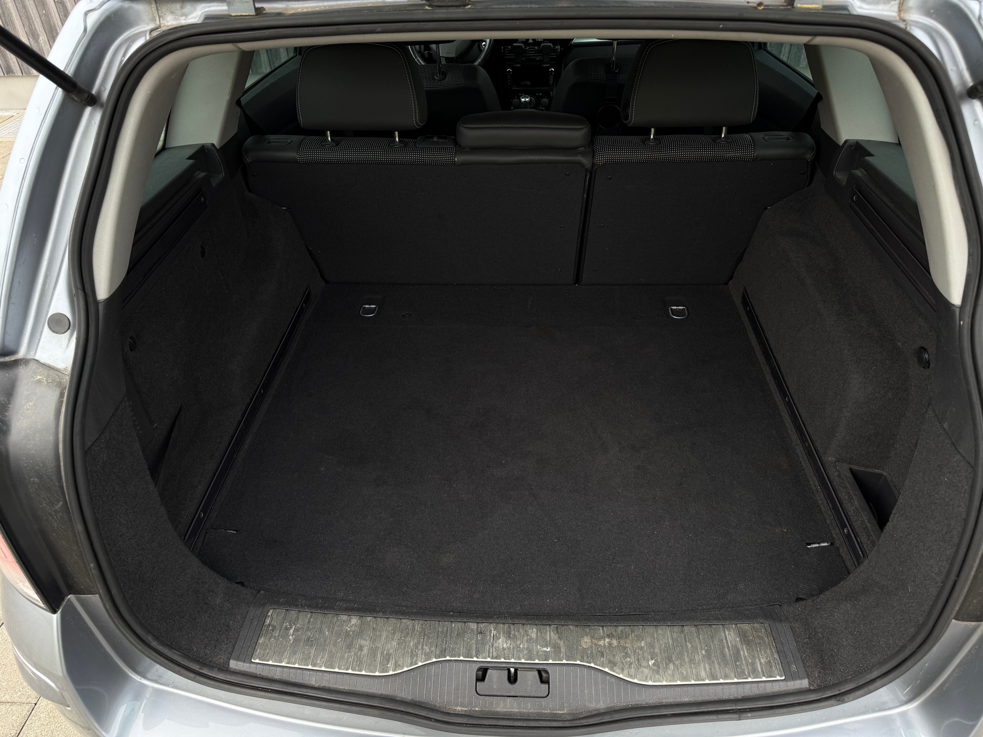 OPEL Astra Caravan 1.8i 16V Cosmo-image-12