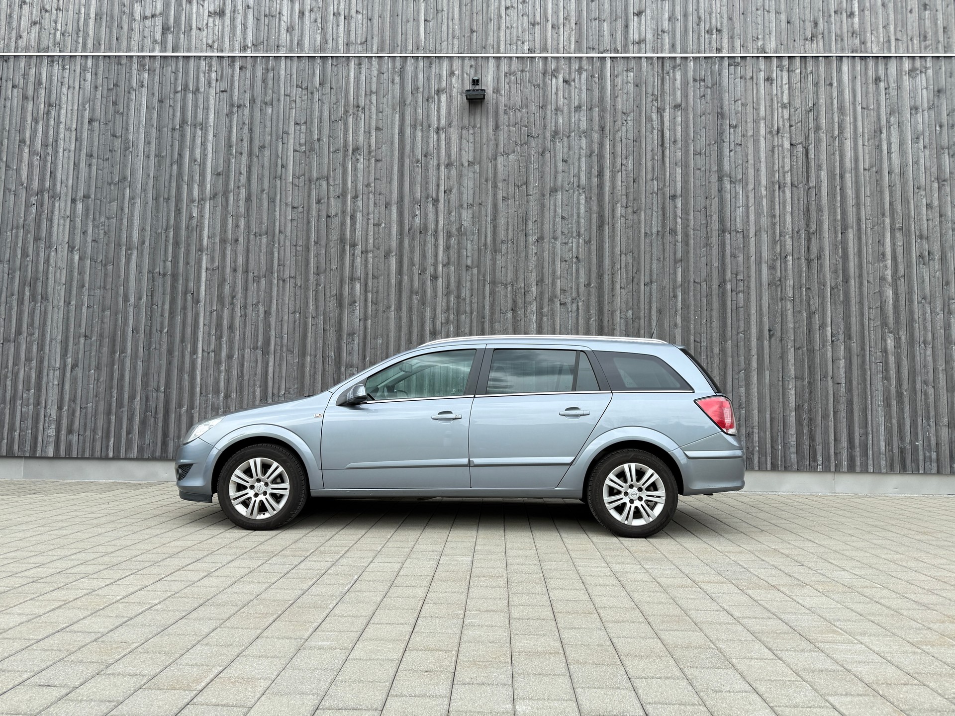 OPEL Astra Caravan 1.8i 16V Cosmo-image-1