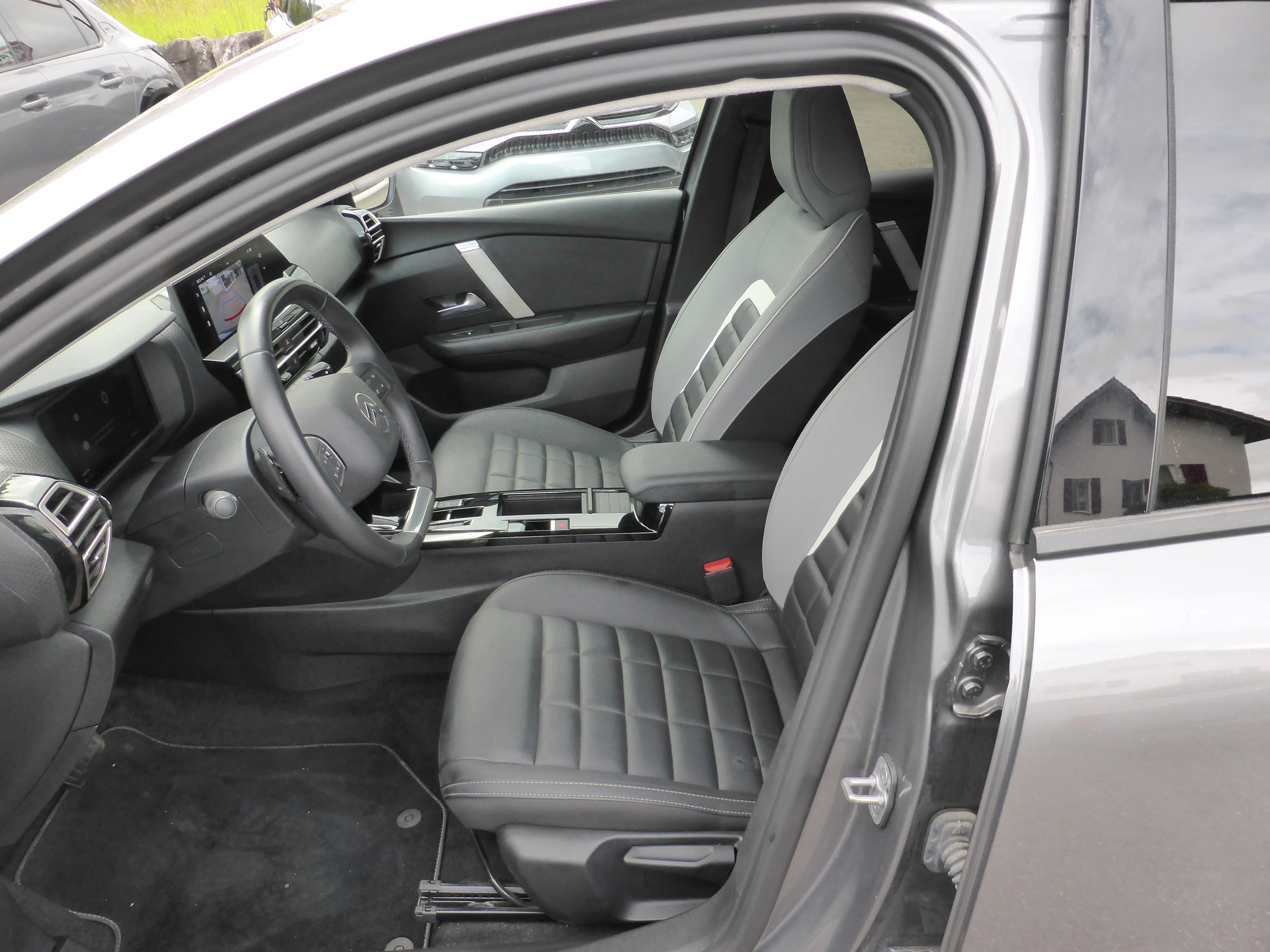CITROEN C 4 1.2 130 MAX EAT8-image-11