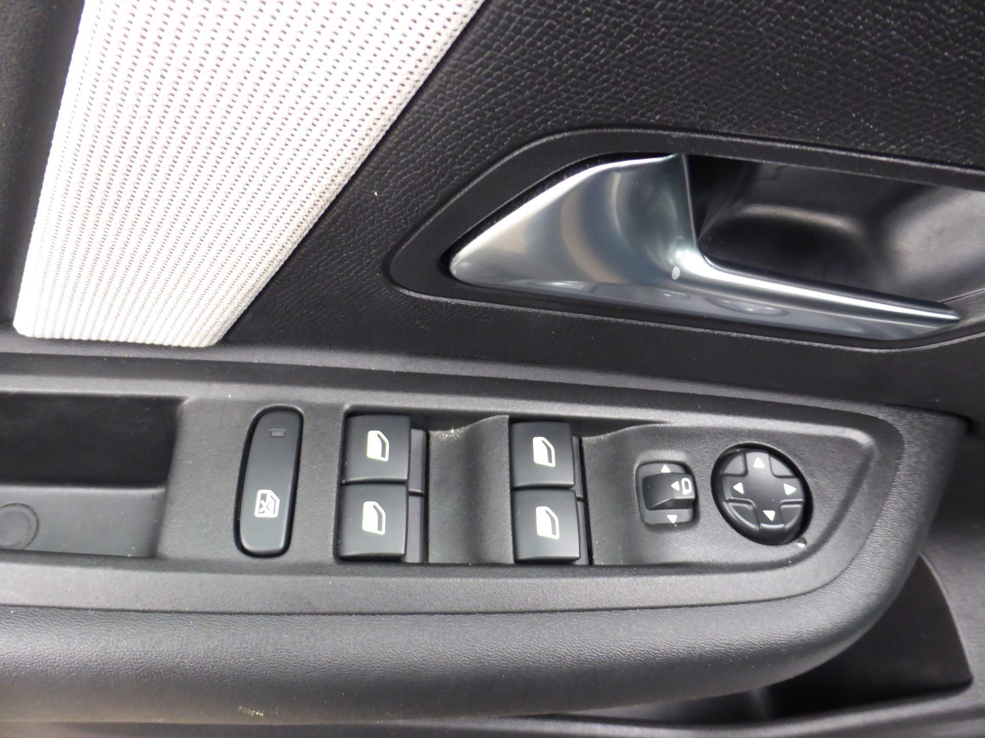 CITROEN C 4 1.2 130 MAX EAT8-image-10