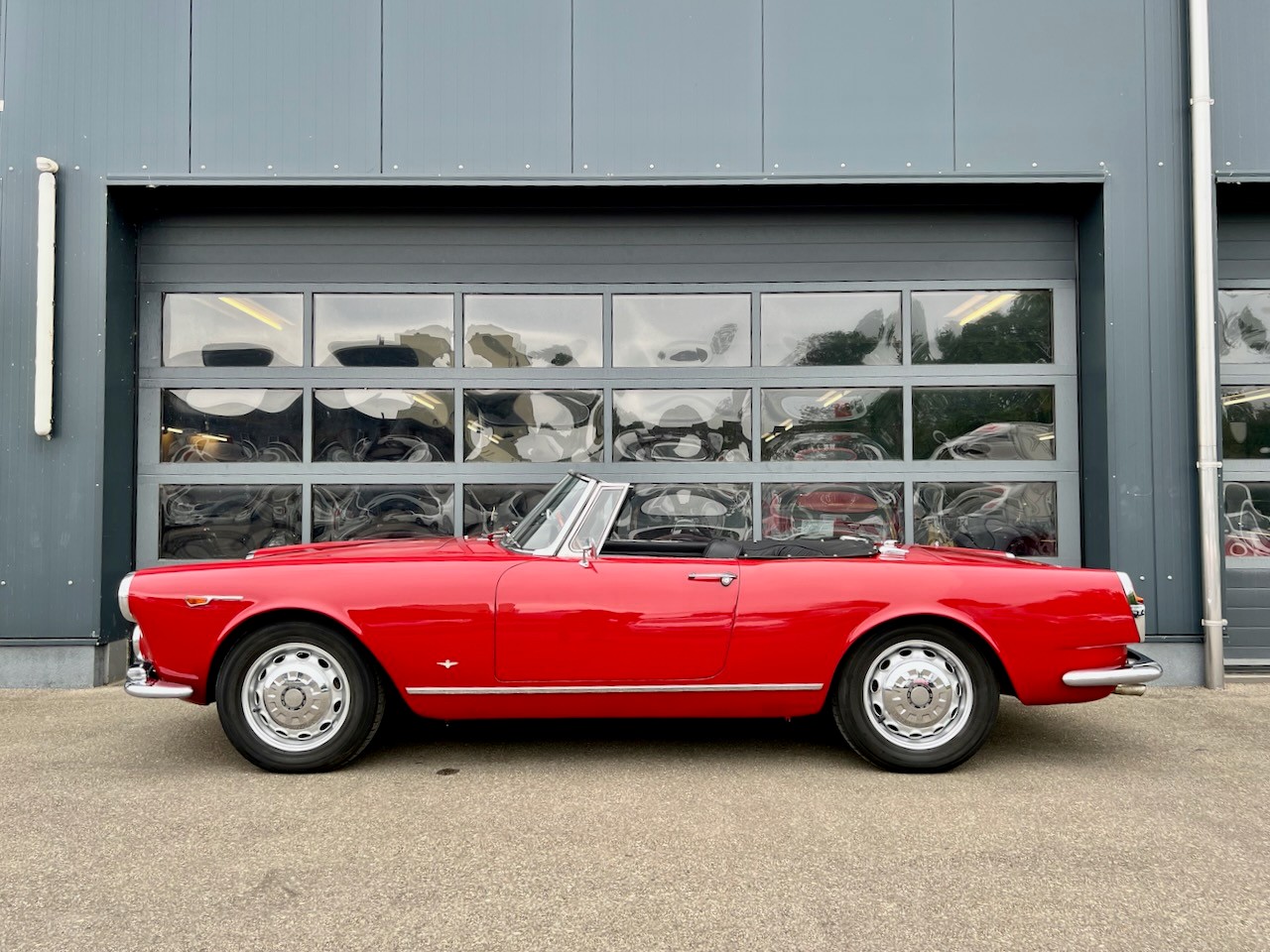 ALFA ROMEO 2600 Touring Spider-image-4