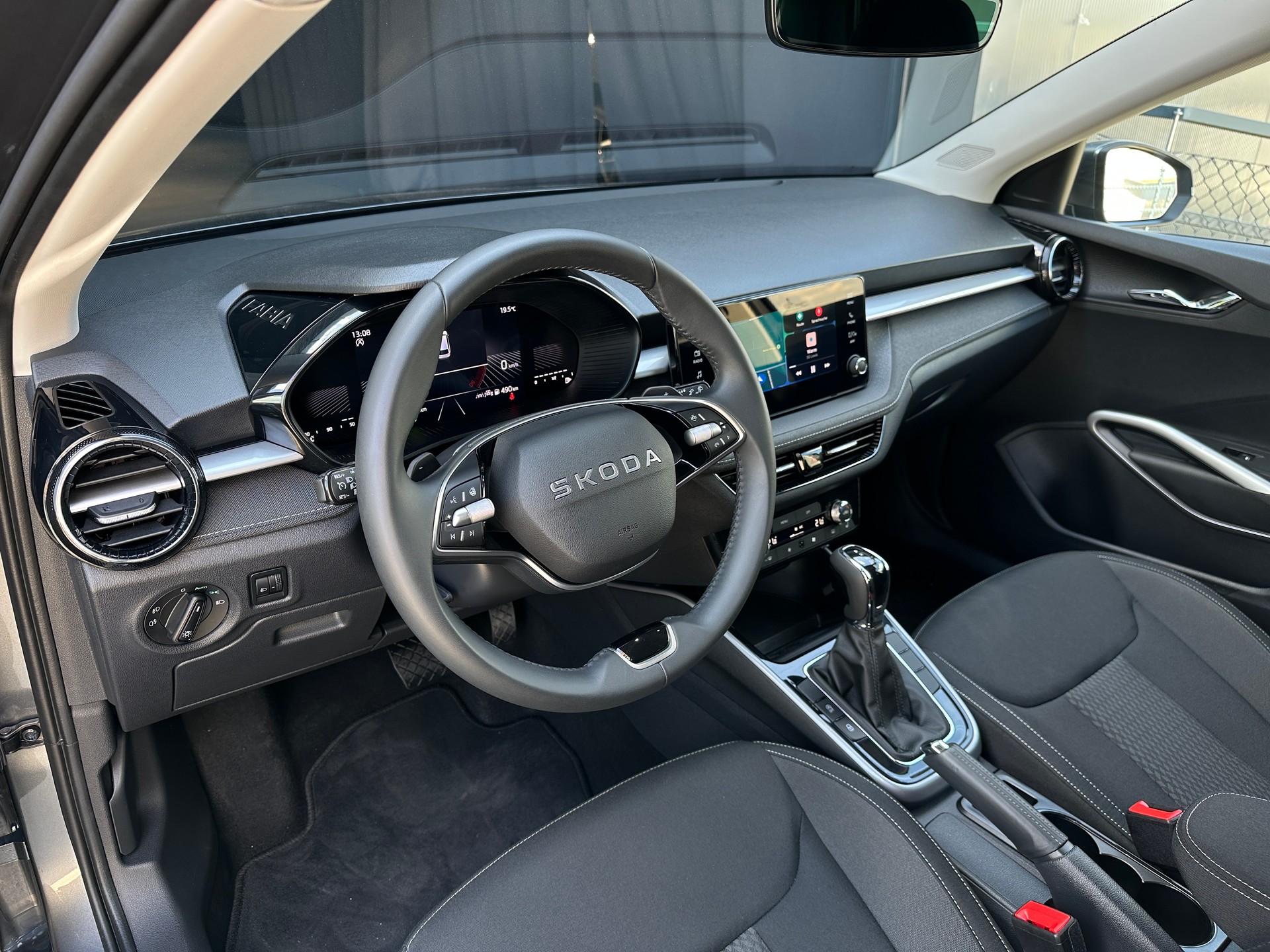 SKODA Fabia 1.5 TSI Selection DSG-image-12