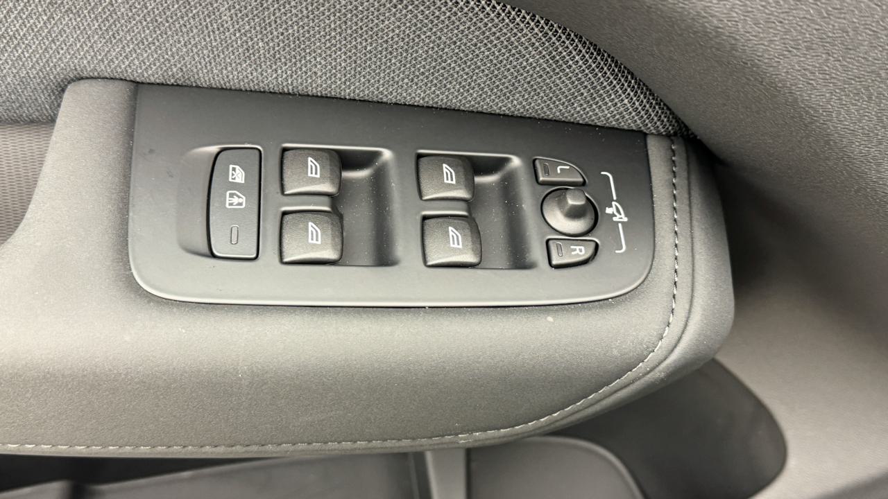 VOLVO XC60 B5 Benzin Mild Hybrid AWD Black Edition Geartronic-image-8