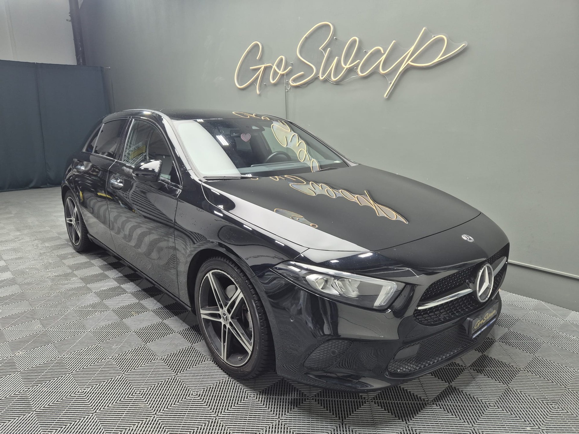 MERCEDES-BENZ A 180 Style 7G-DCT-showroom-element-1