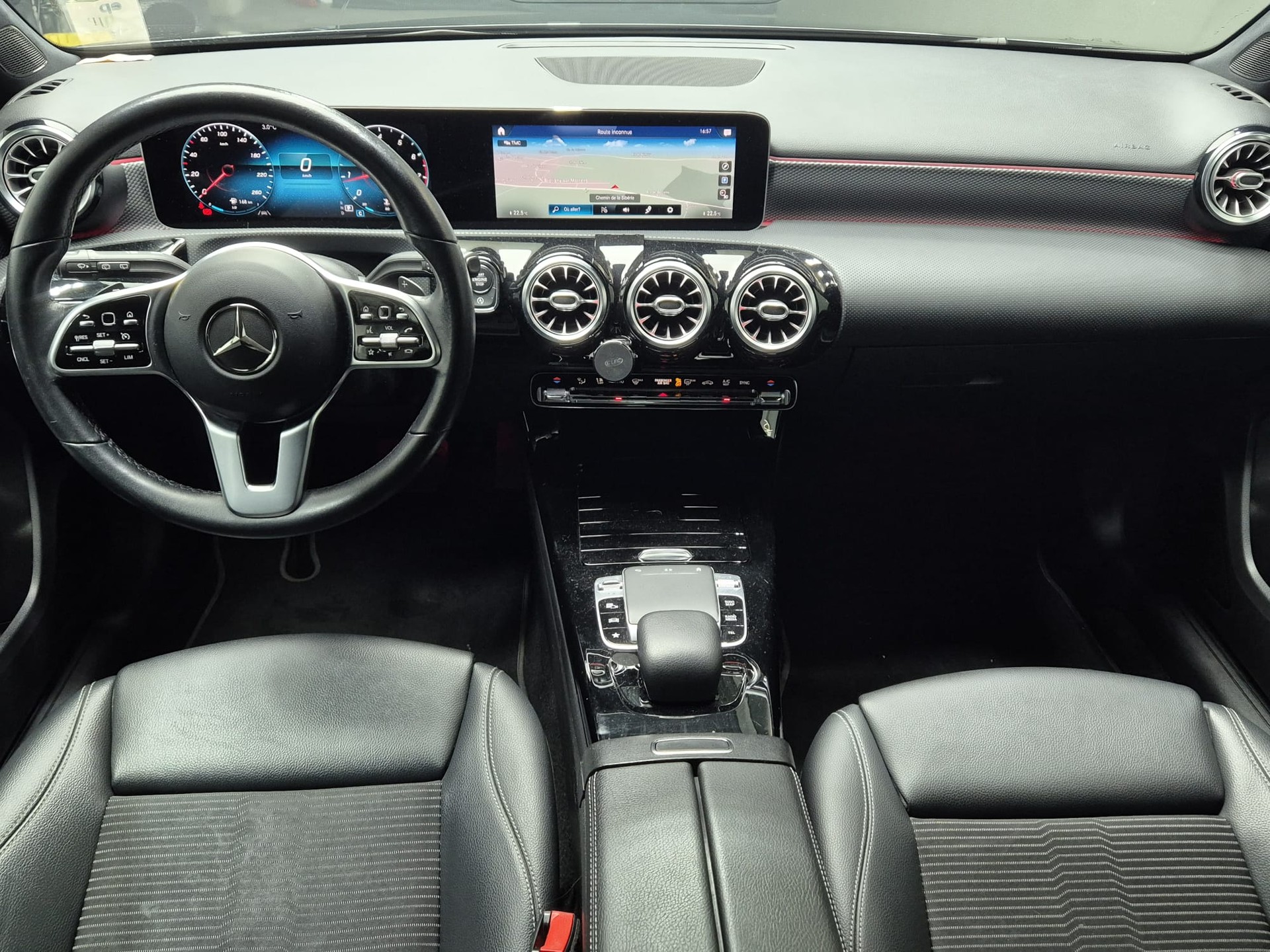 MERCEDES-BENZ A 180 Style 7G-DCT-image-14