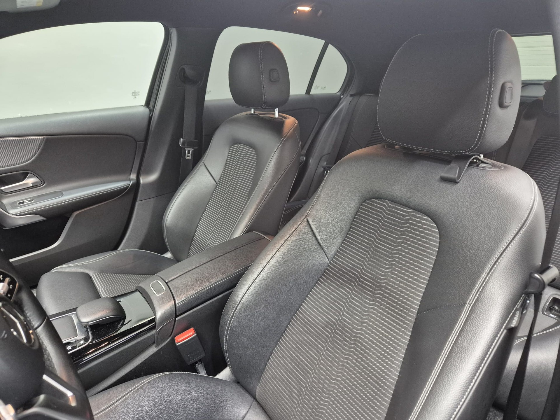 MERCEDES-BENZ A 180 Style 7G-DCT-image-7