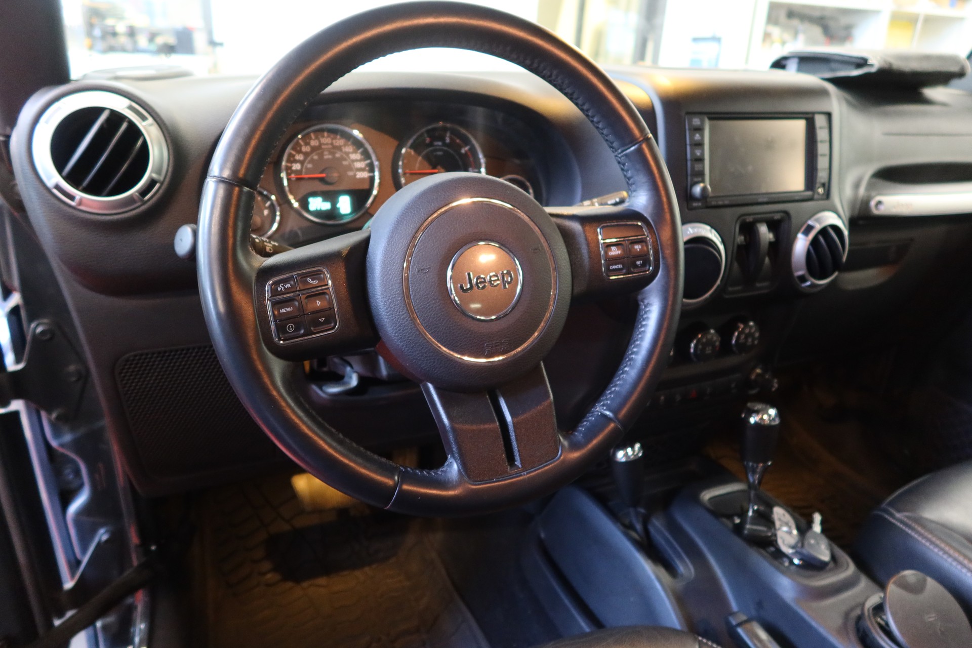 JEEP Wrangler 2.8CRD Sahara-image-11