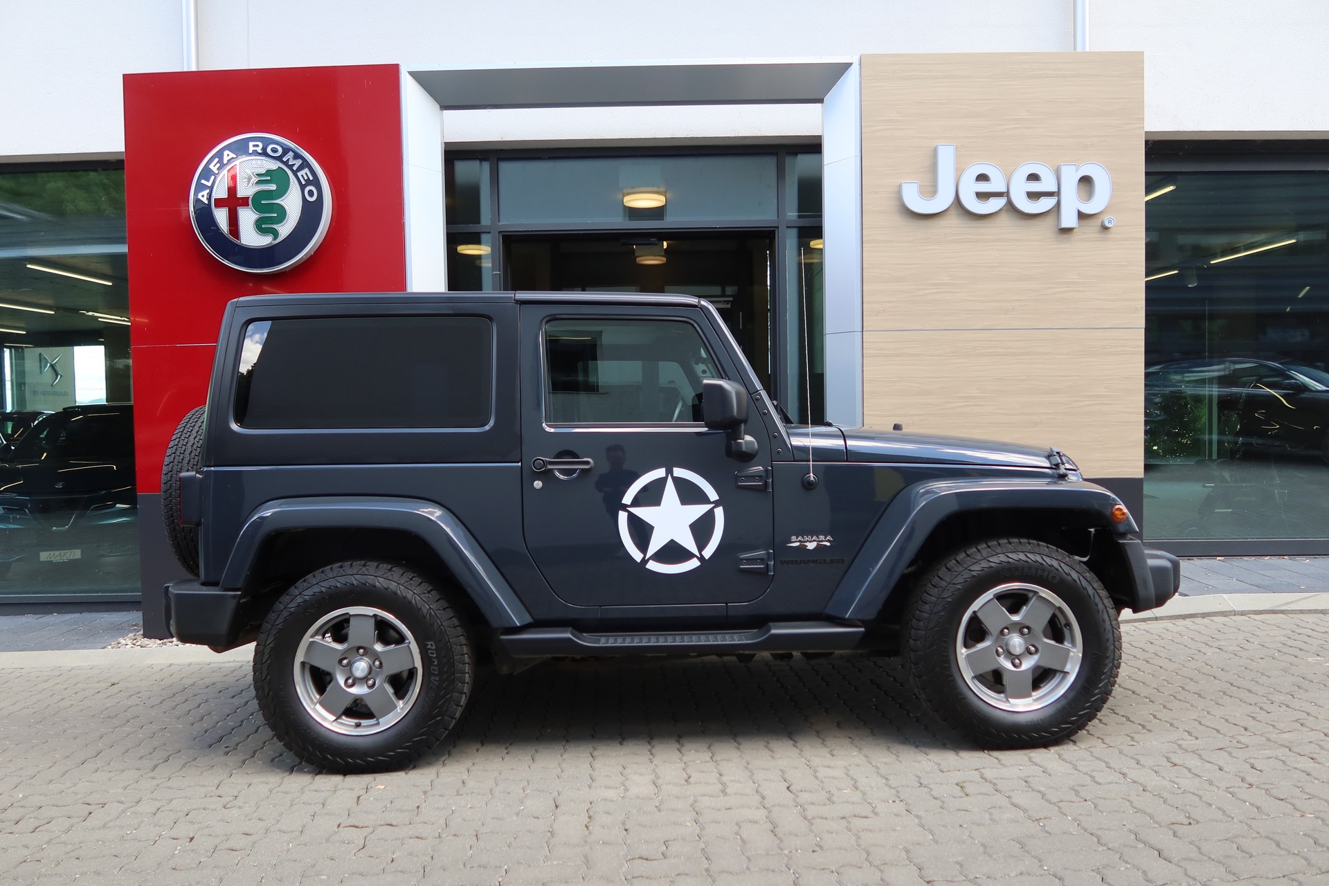 JEEP Wrangler 2.8CRD Sahara-image-4