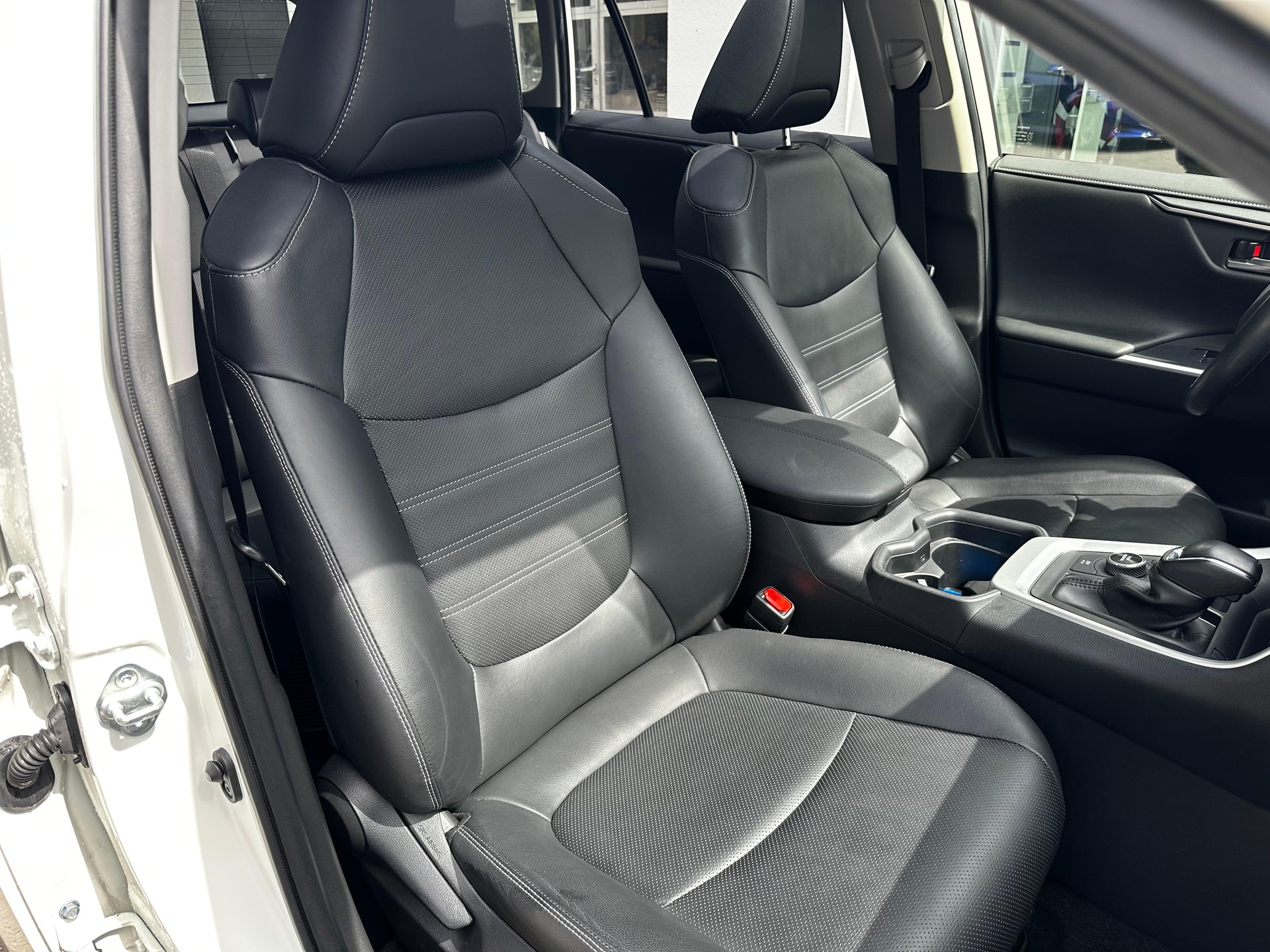TOYOTA RAV4 2.5 HEV Premium-image-14
