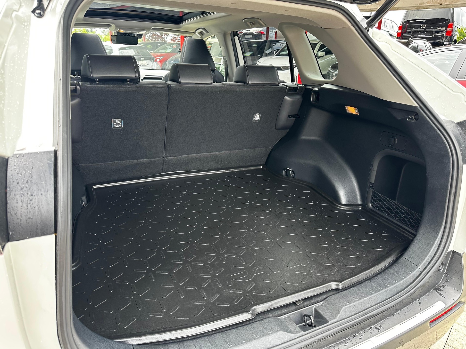 TOYOTA RAV4 2.5 HEV Premium-image-6