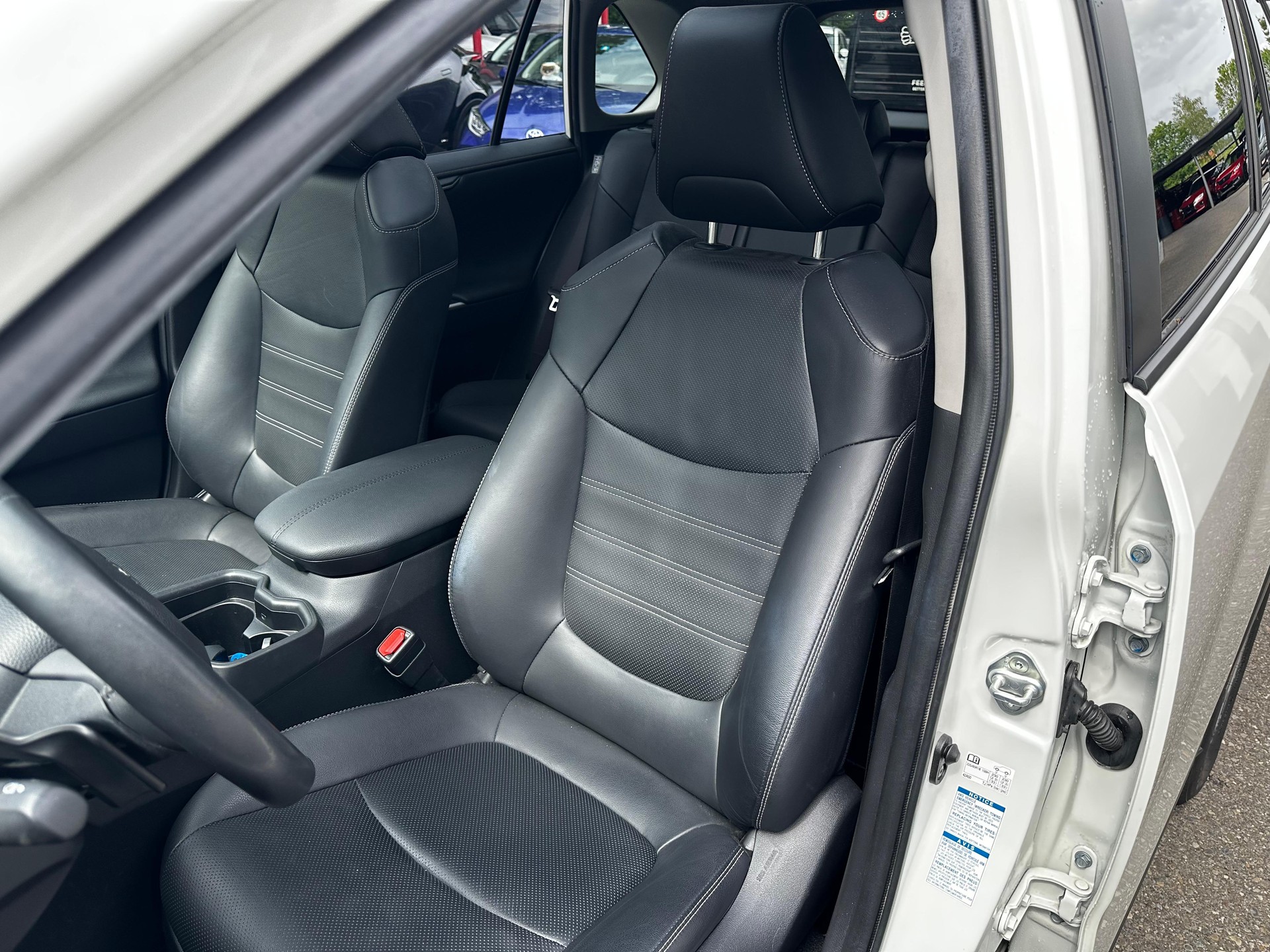 TOYOTA RAV4 2.5 HEV Premium-image-9