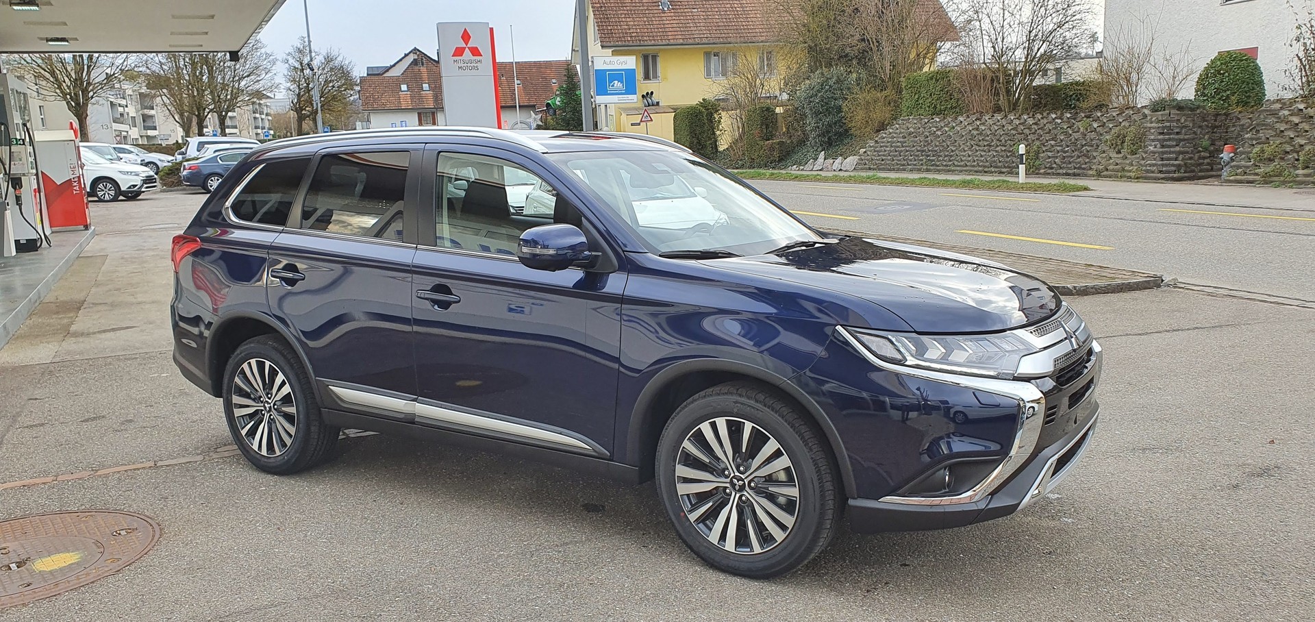 MITSUBISHI Outlander 2.0 Value 4WD-image-3