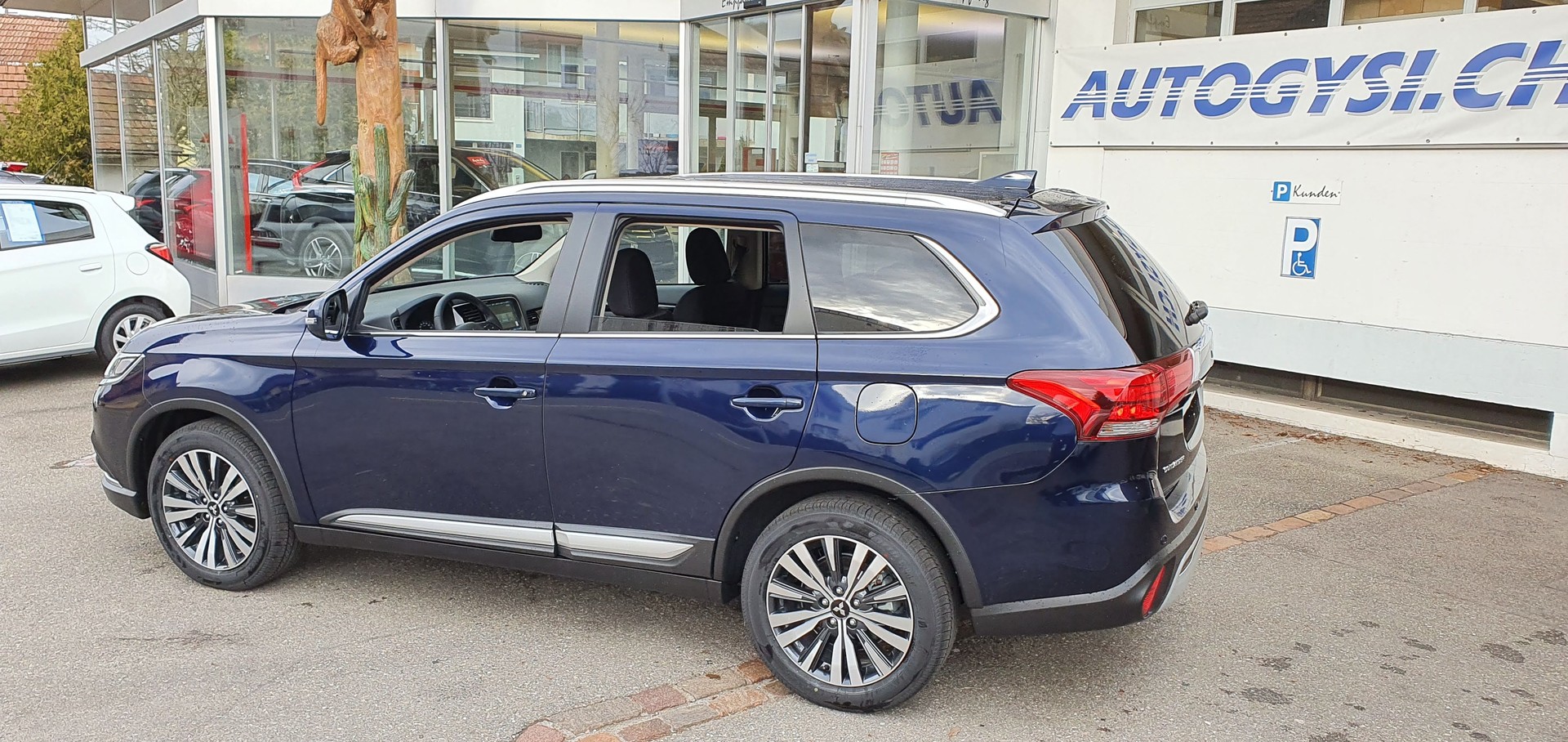 MITSUBISHI Outlander 2.0 Value 4WD-image-14