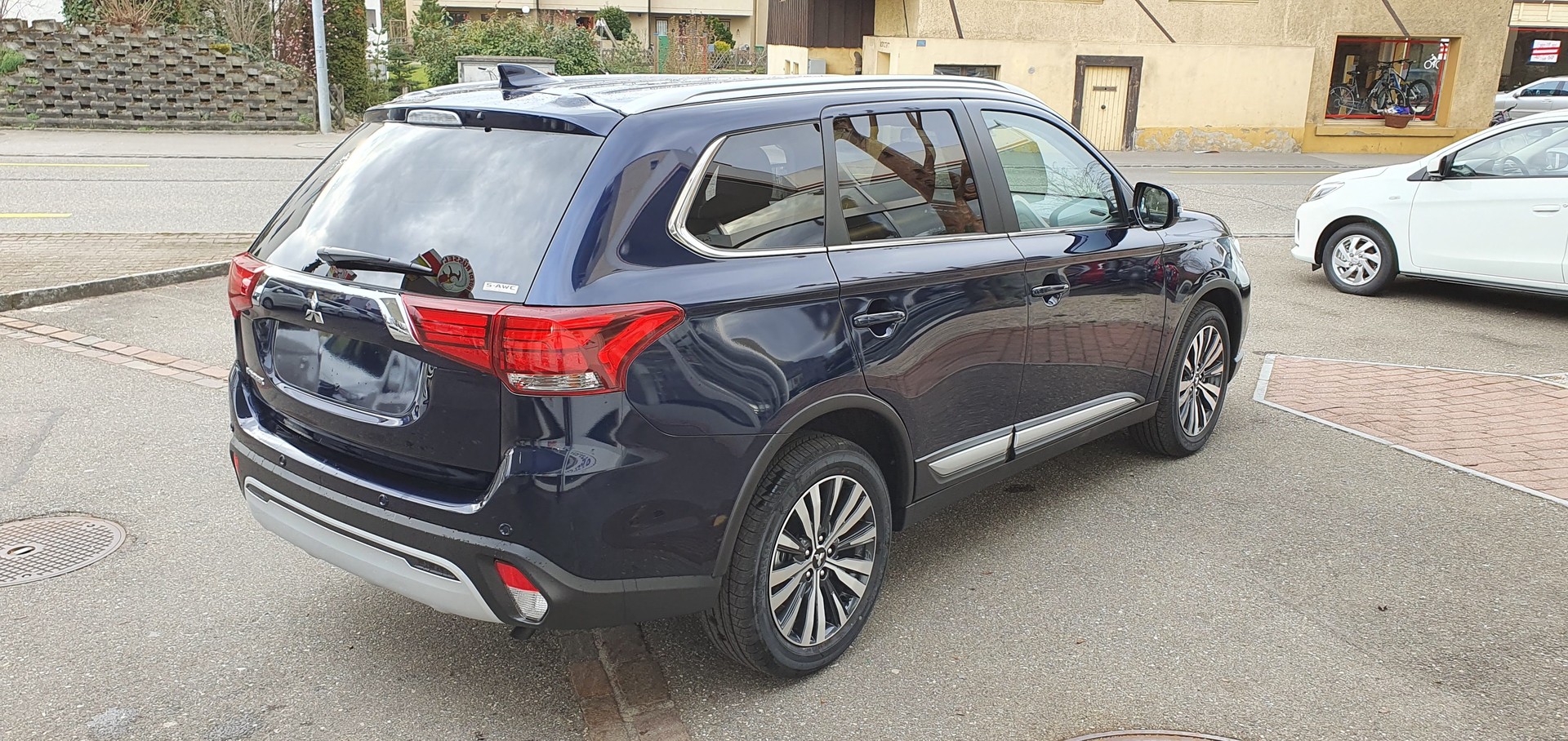 MITSUBISHI Outlander 2.0 Value 4WD-image-2