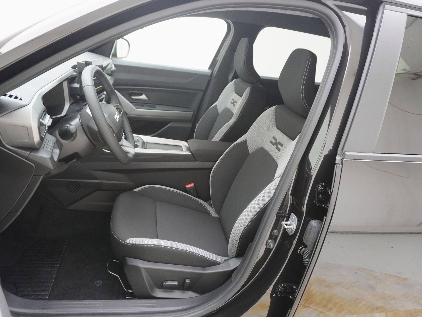 DACIA Bigster 1.2 Hybrid-G Journey 4x4-image-10