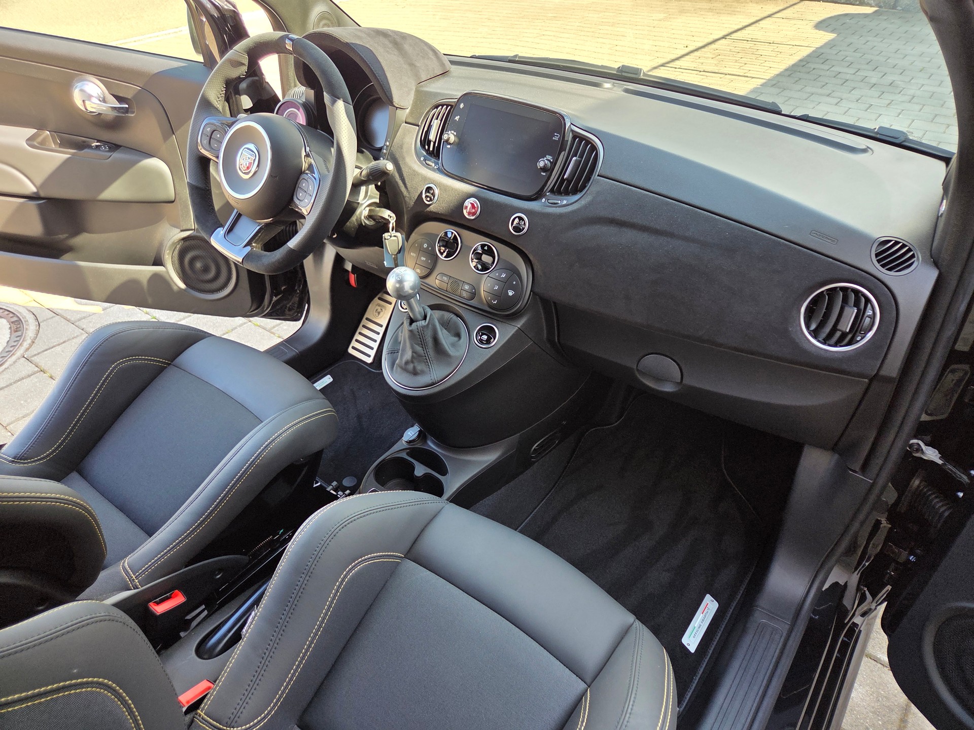 FIAT 695 1.4 16V Turbo Abarth 75° Anniversario-image-14