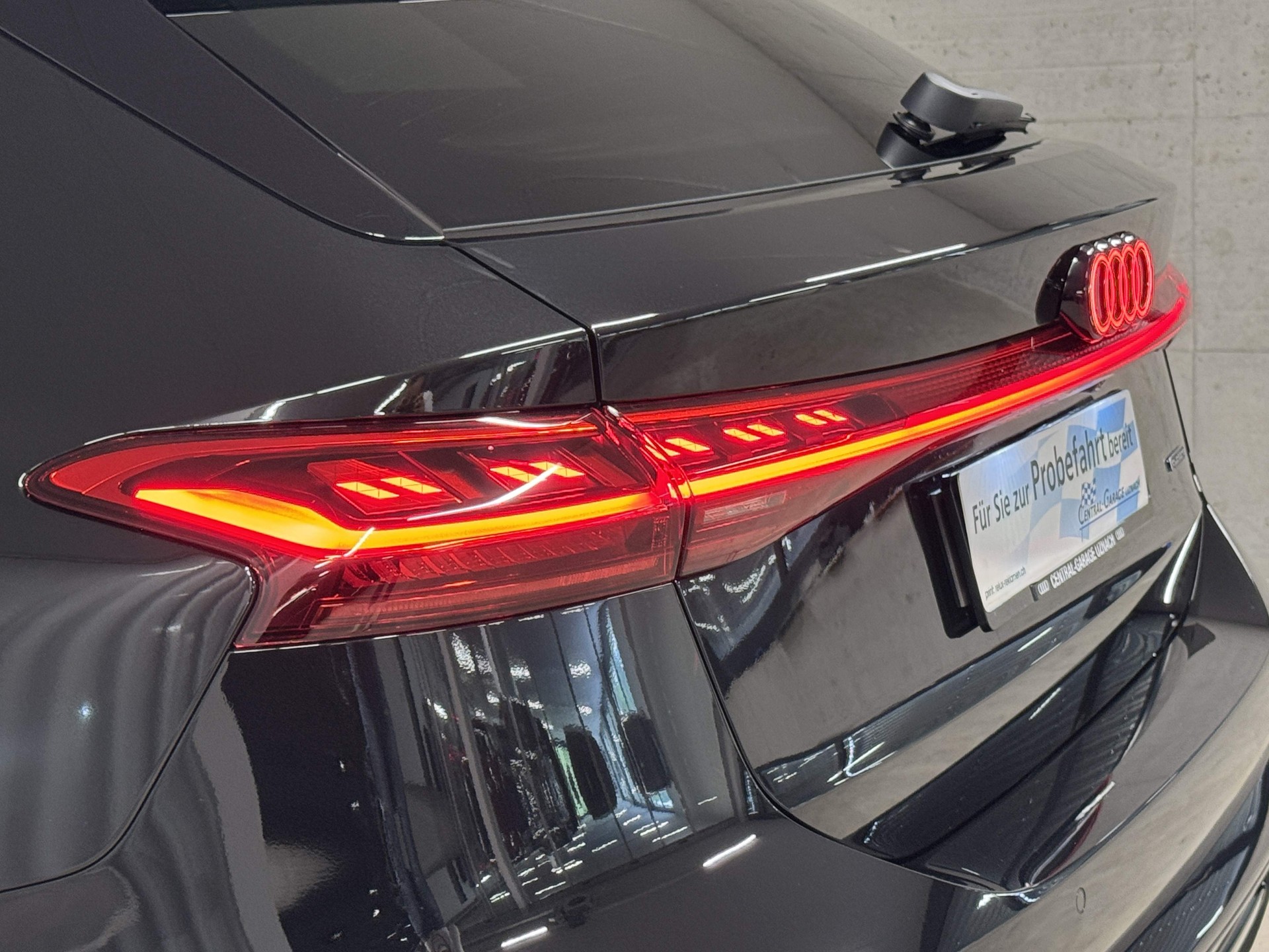 AUDI A6 Avant e-tron quattro-image-4