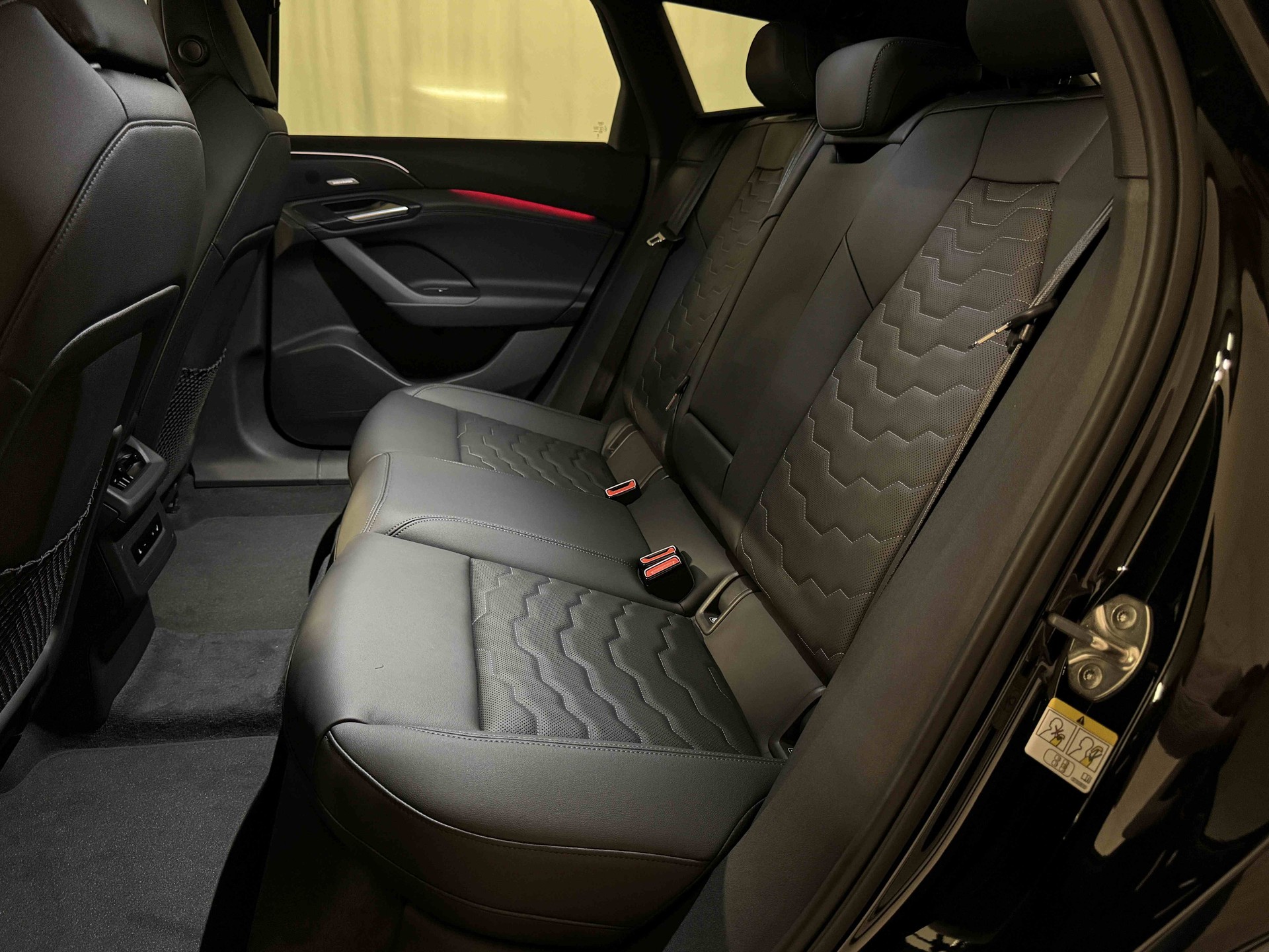 AUDI A6 Avant e-tron quattro-image-13