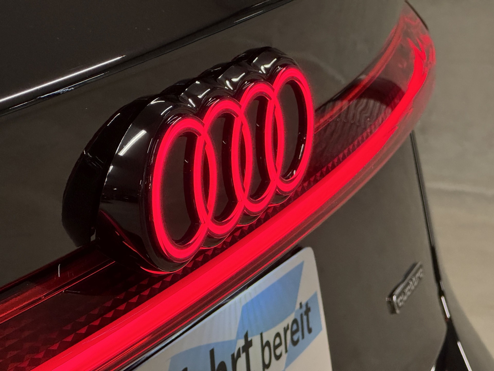 AUDI A6 Avant e-tron quattro-image-5
