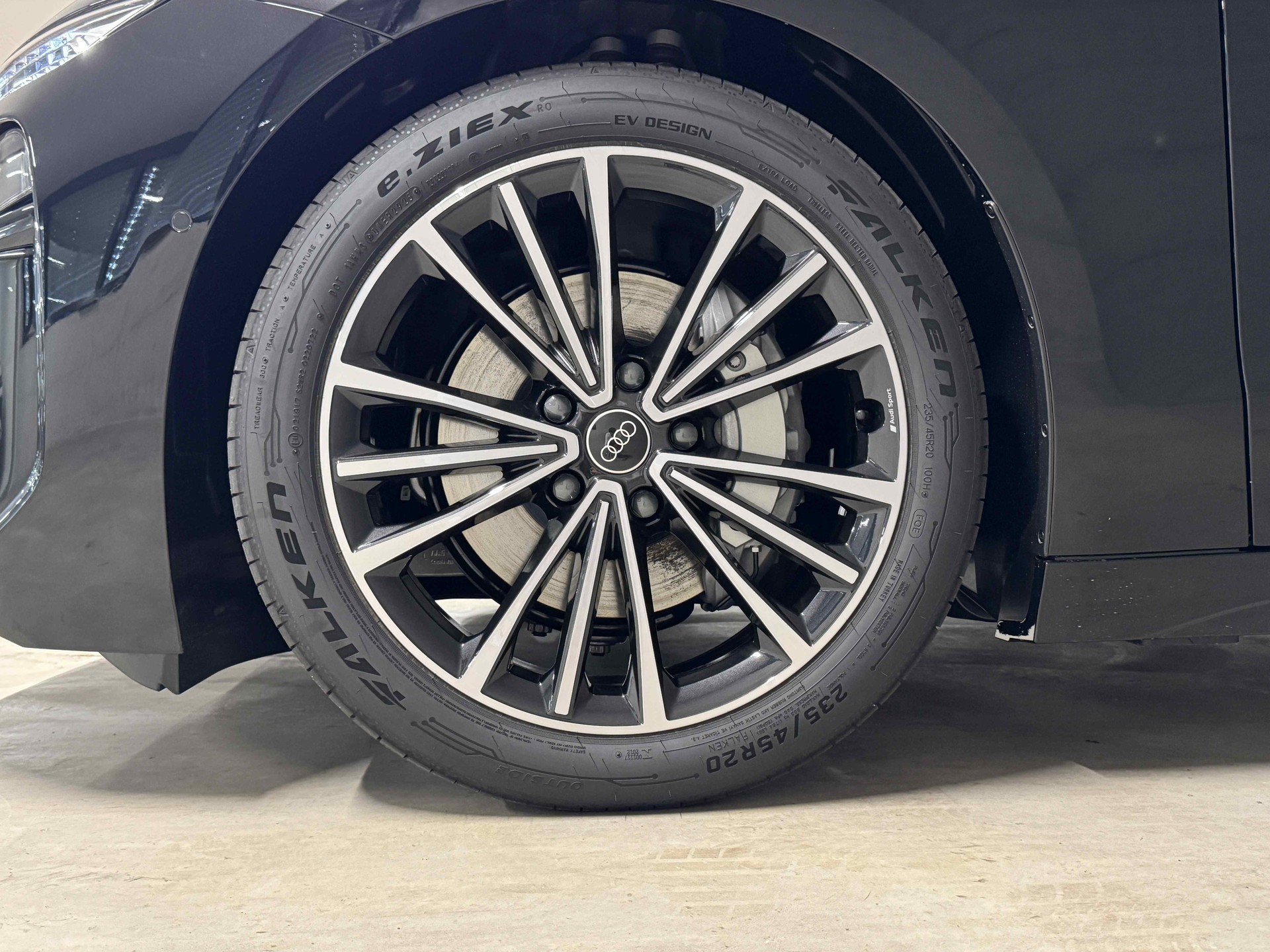 AUDI A6 Avant e-tron quattro-image-17