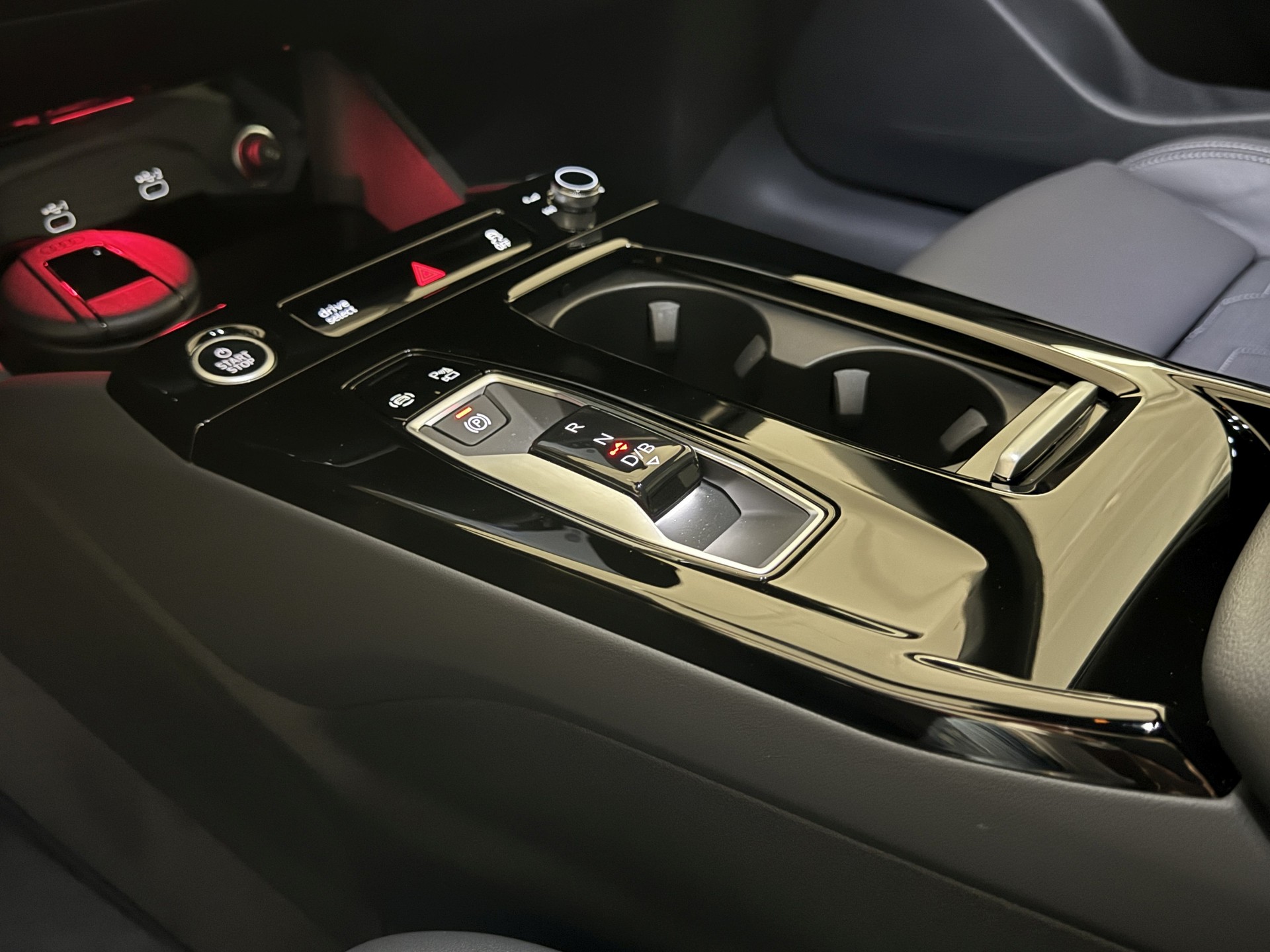 AUDI A6 Avant e-tron quattro-image-9