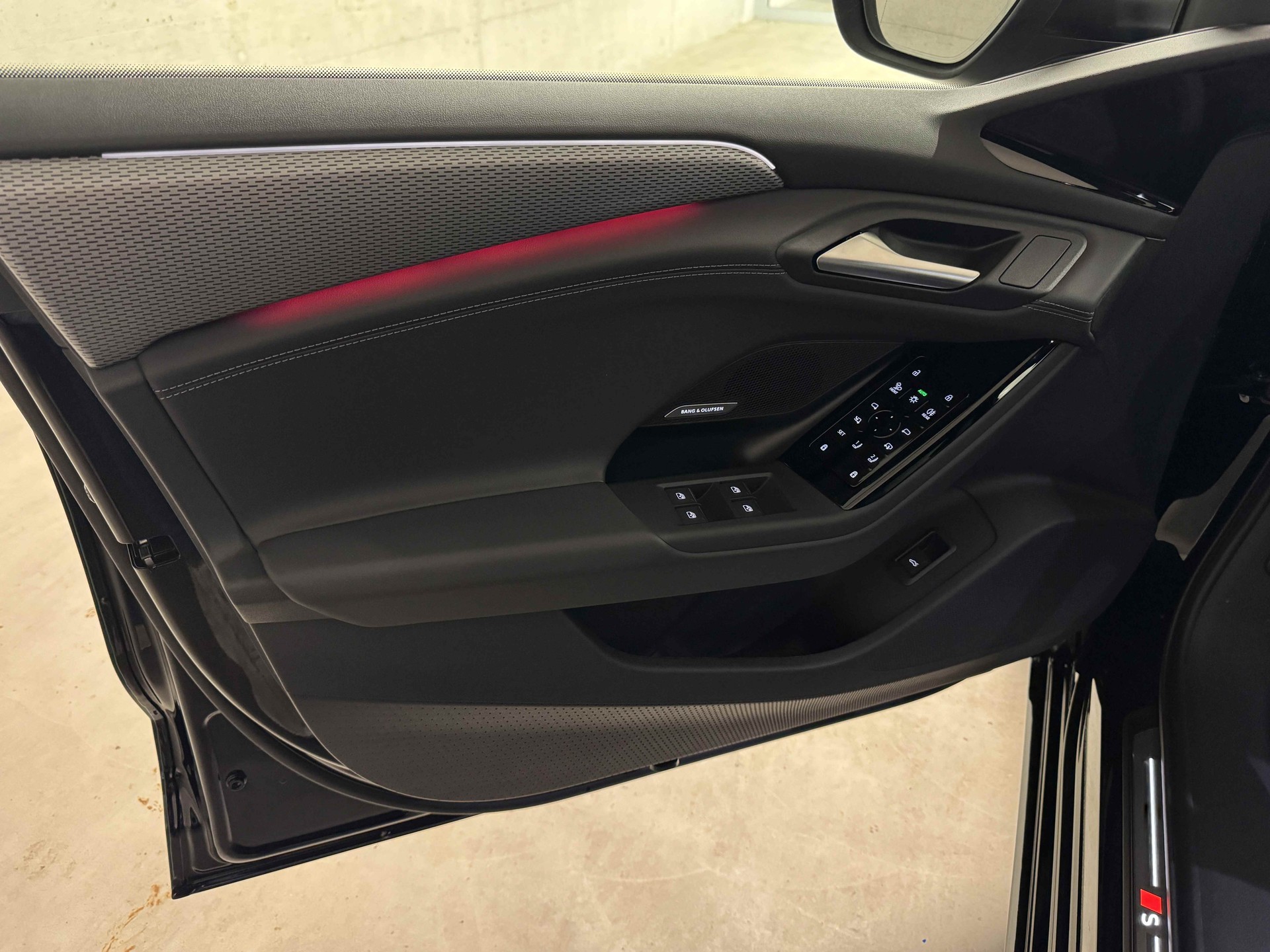 AUDI A6 Avant e-tron quattro-image-12