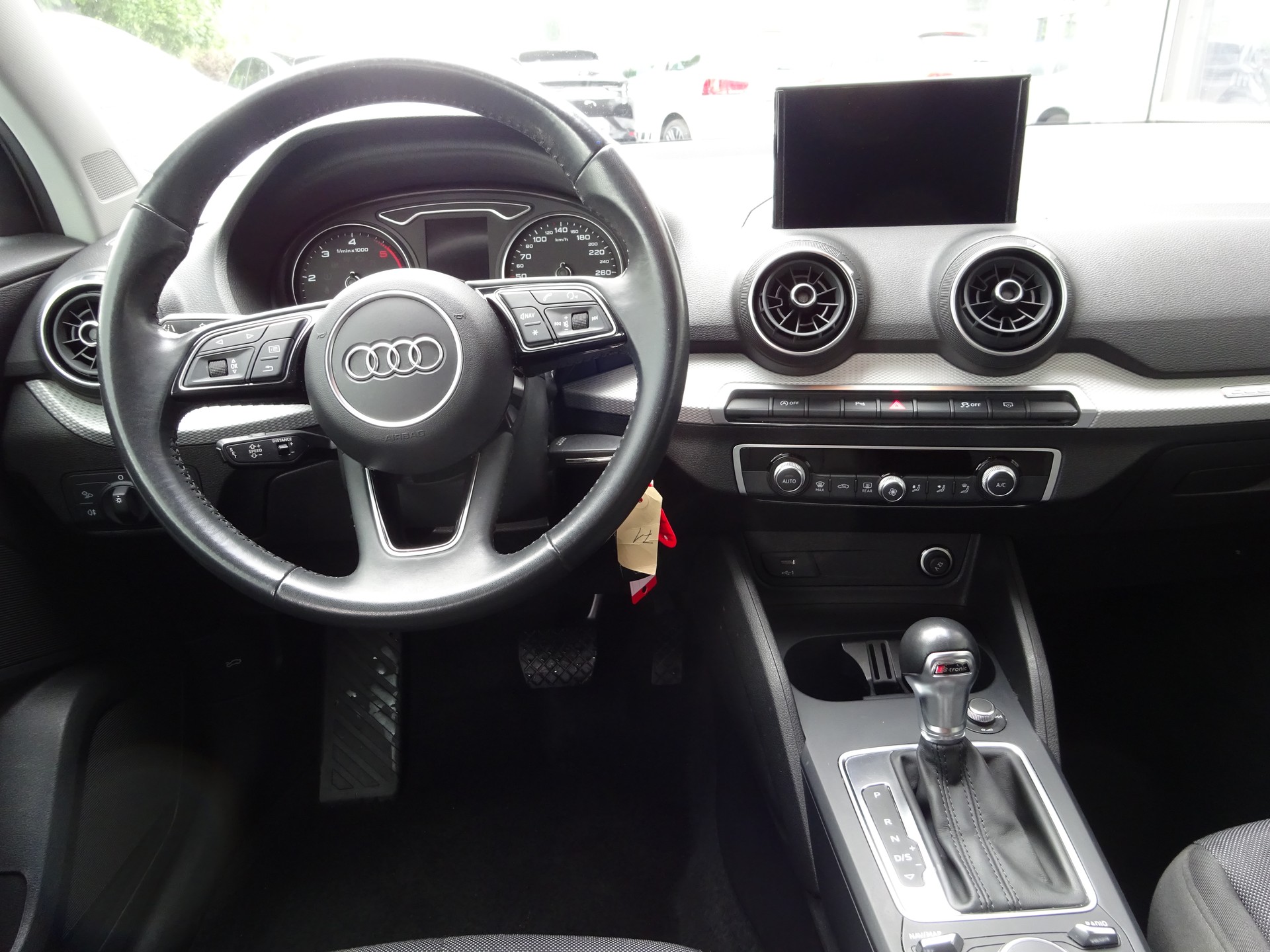 AUDI Q2 35 TDI Attraction quattro S-tronic-image-10