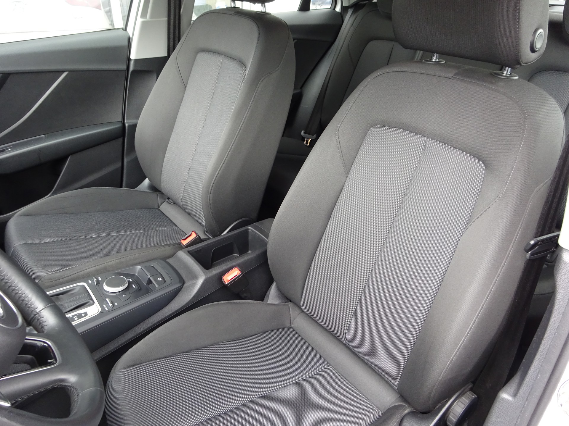 AUDI Q2 35 TDI Attraction quattro S-tronic-image-6