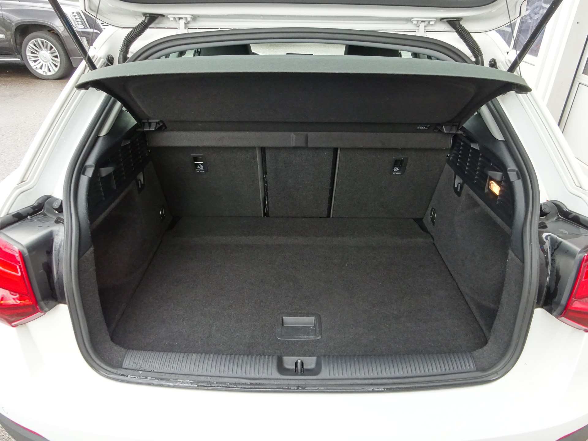 AUDI Q2 35 TDI Attraction quattro S-tronic-image-12
