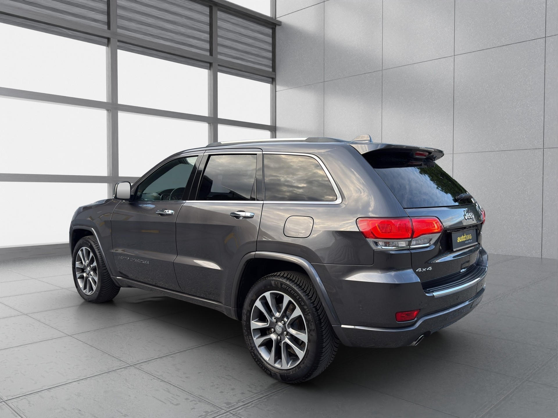 JEEP Grand Cherokee 3.0 CRD Overland Automatic-image-3