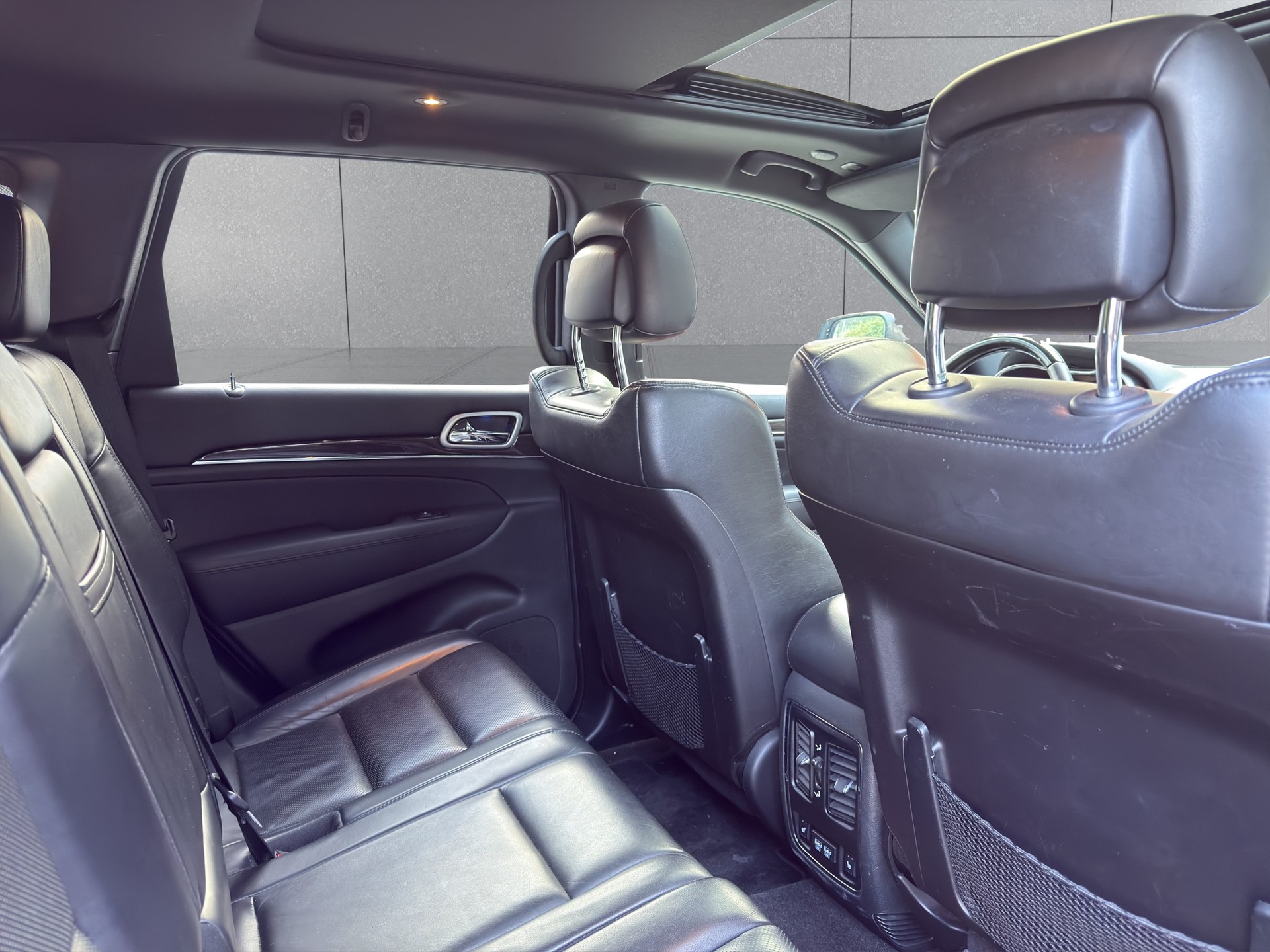 JEEP Grand Cherokee 3.0 CRD Overland Automatic-image-12