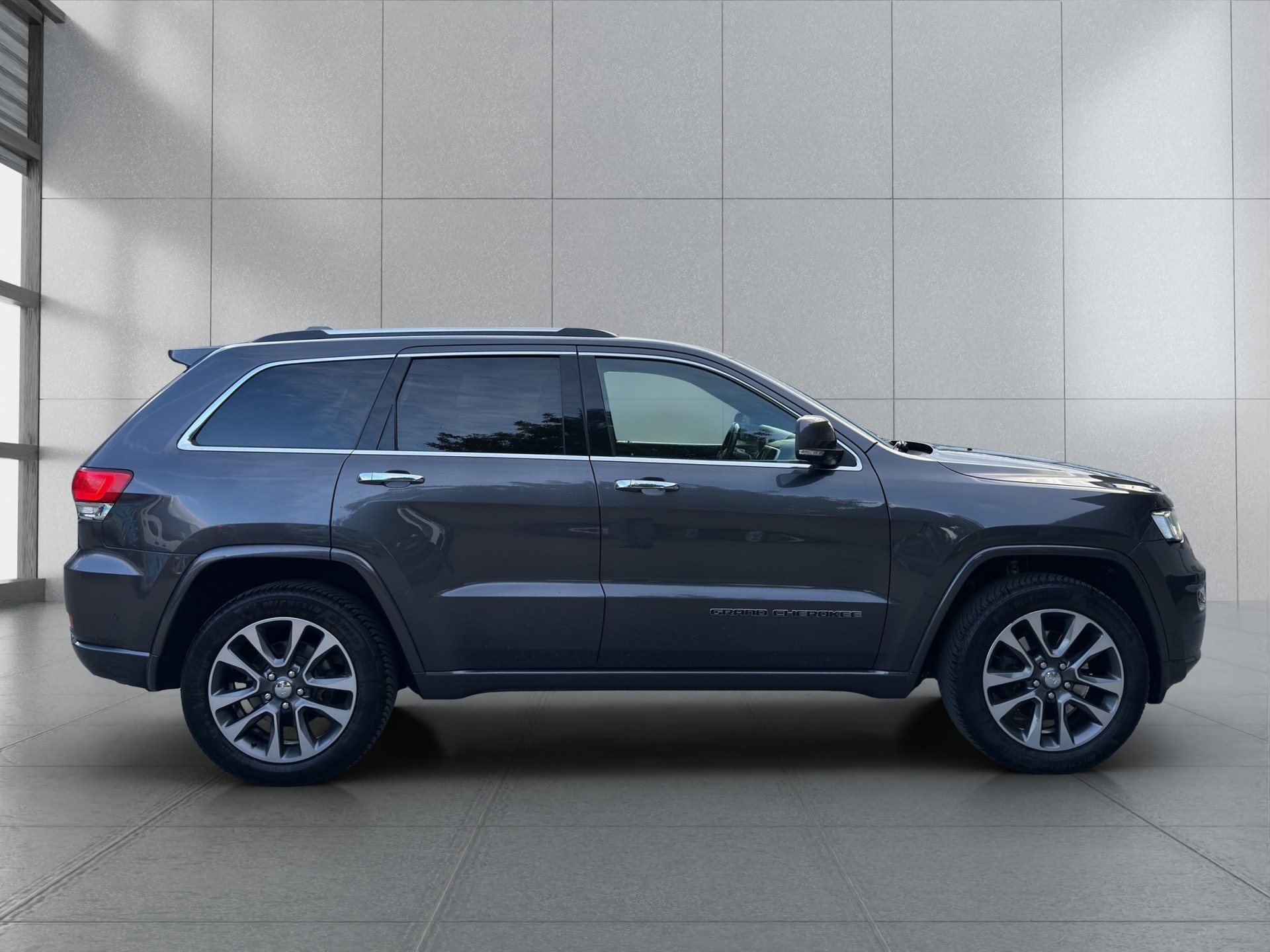JEEP Grand Cherokee 3.0 CRD Overland Automatic-image-4