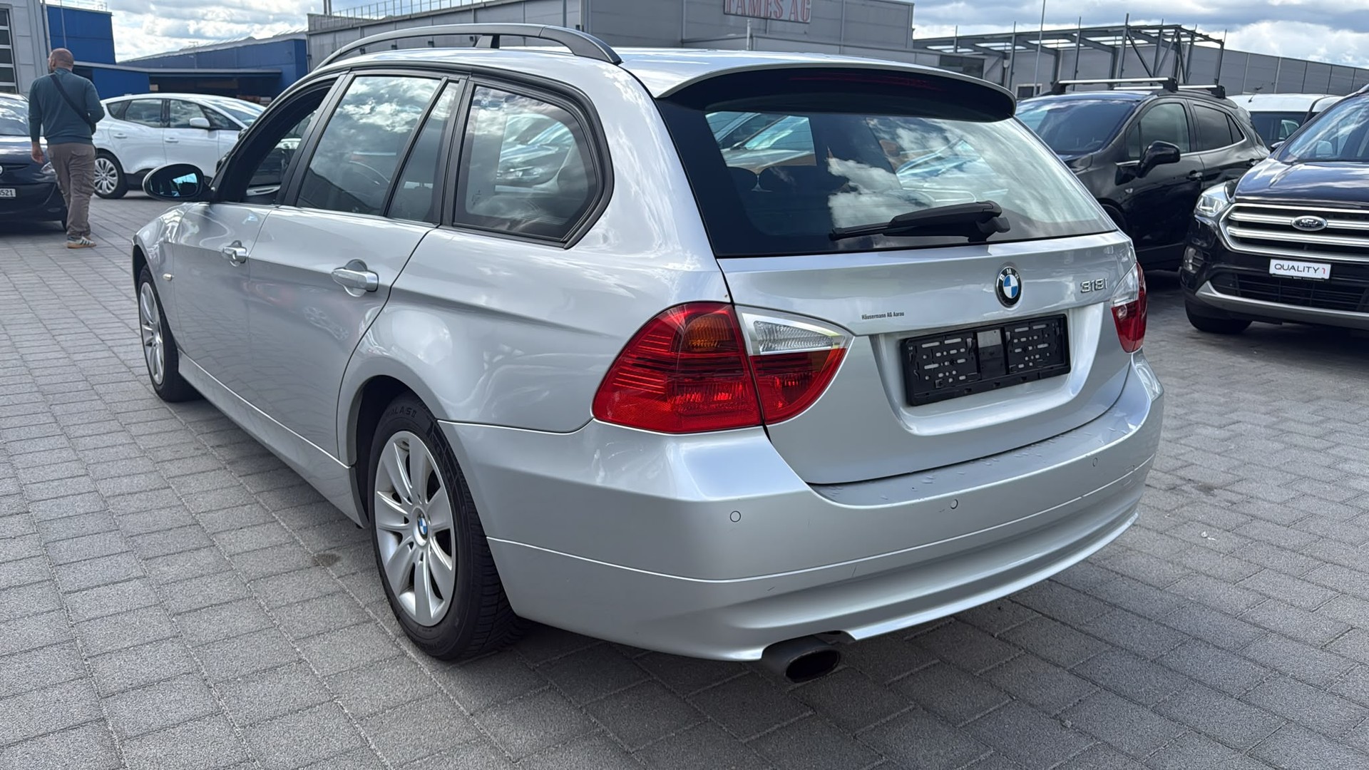 BMW 318i Touring Steptronic-image-10